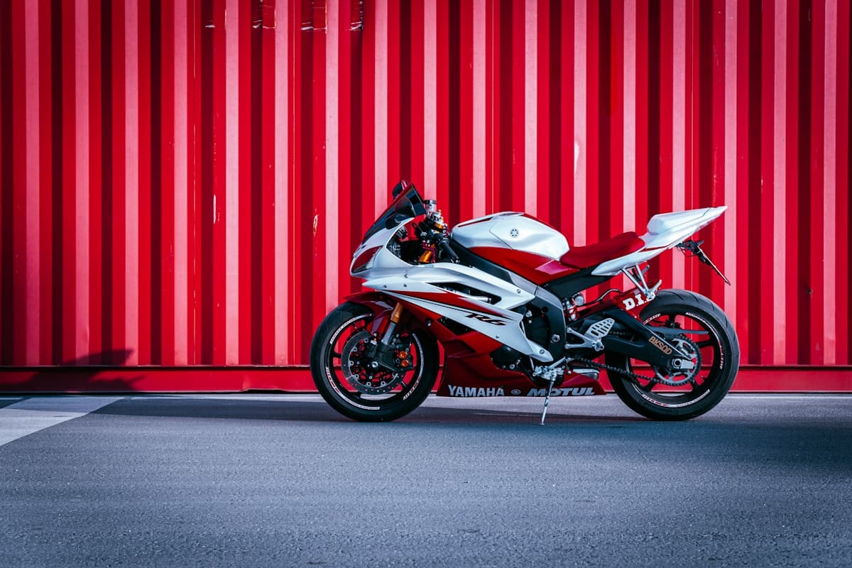 Moto à son arrivée à l'atelier, état des lieux photographié