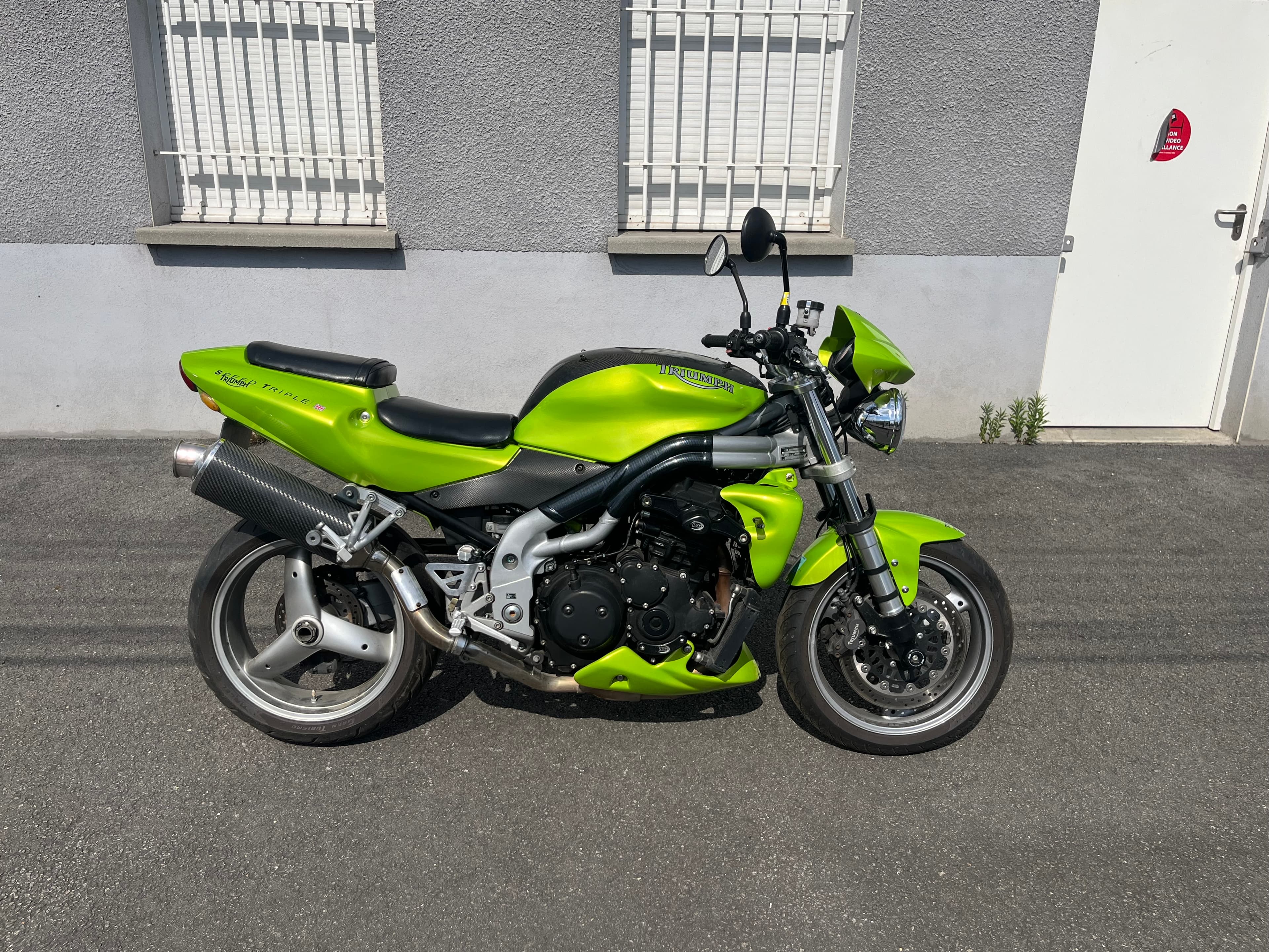 Triumph Speed Triple 955i 2003 d'occasion — L'Atelier des Motards, Villefranche-sur-Saône — vue 2