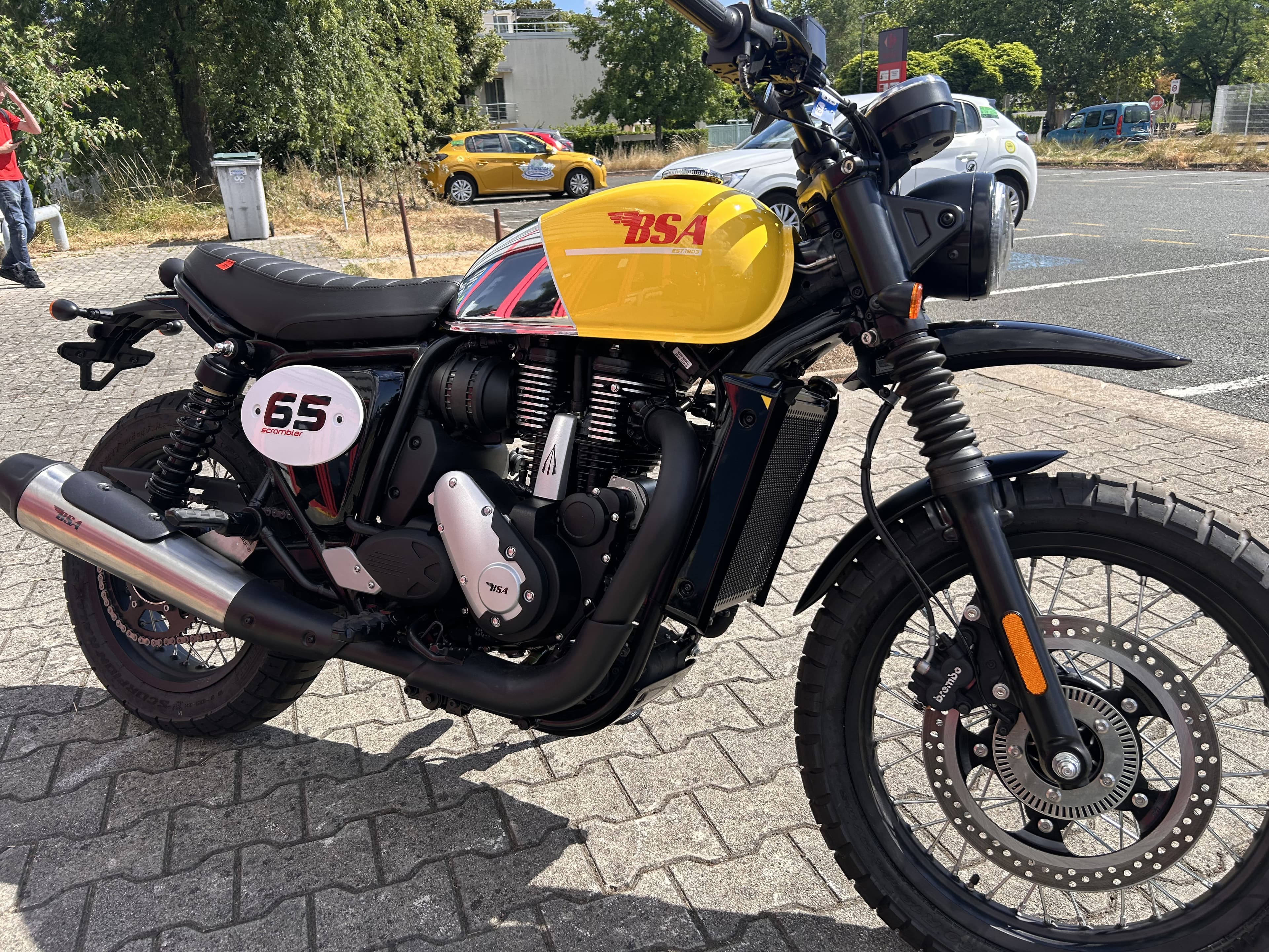 BSA đ BSA 650 SCRAMBLER â ĂTAT NEUVE/ GARANTIE 3 ANS/ FAIBLE KM 1 KM đ 2026 neuve â L'Atelier des Motards, Belleville-en-Beaujolais â vue 4