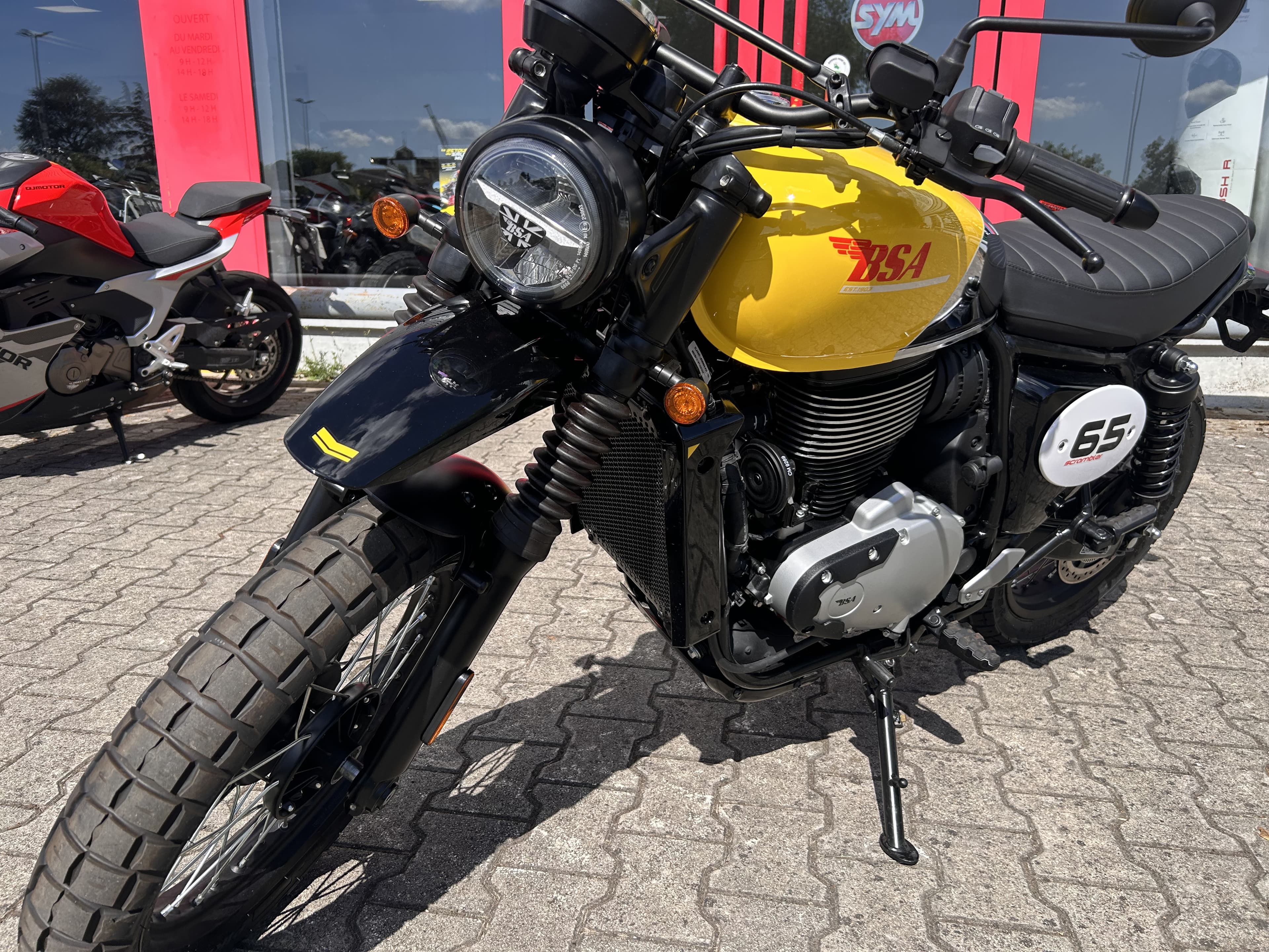 BSA đ BSA 650 SCRAMBLER â ĂTAT NEUVE/ GARANTIE 3 ANS/ FAIBLE KM 1 KM đ 2026 neuve â L'Atelier des Motards, Belleville-en-Beaujolais â vue 2