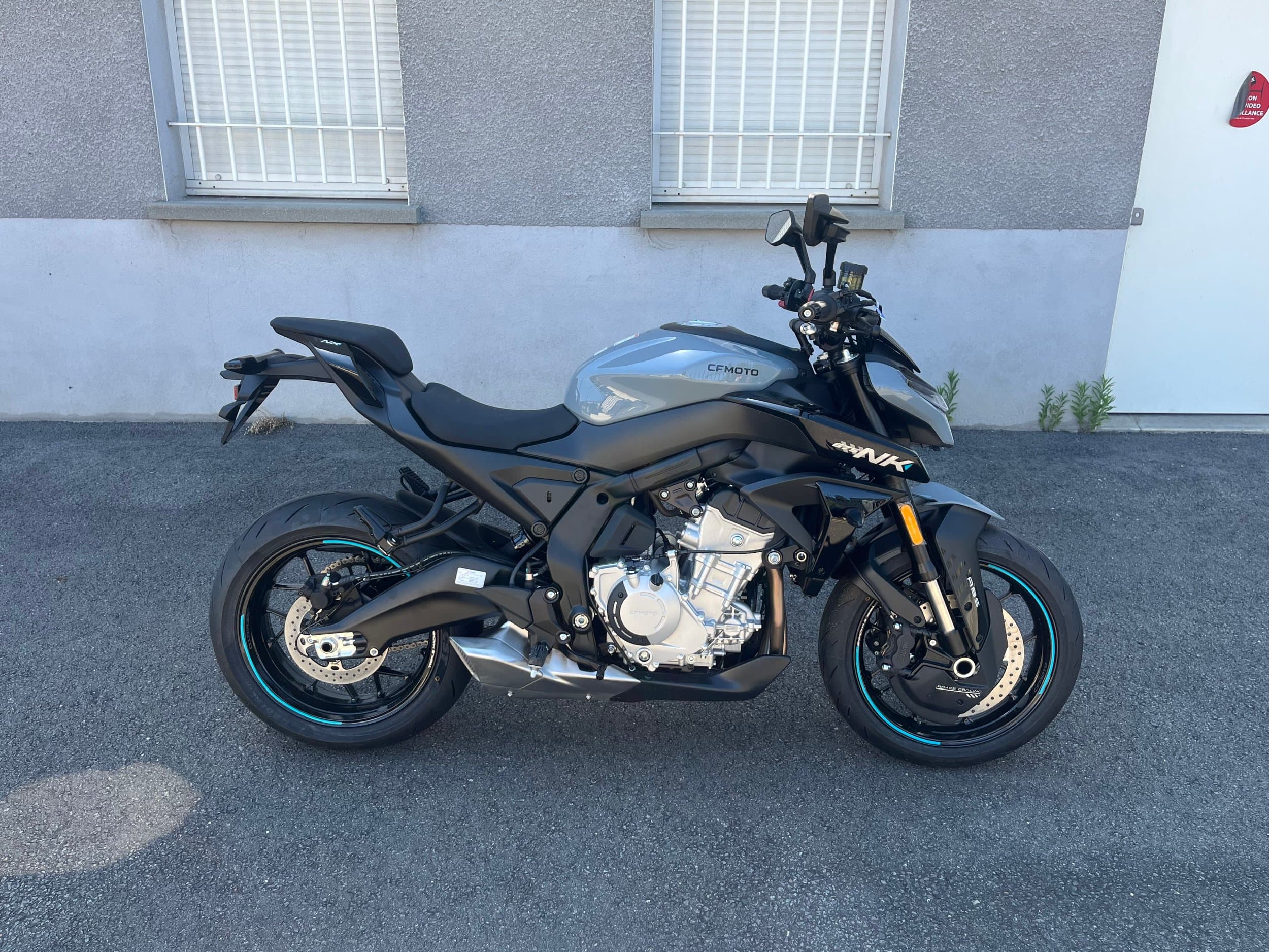 CFMOTO 675NK A2 2026 neuve — L'Atelier des Motards, Villefranche-sur-Saône — vue 2
