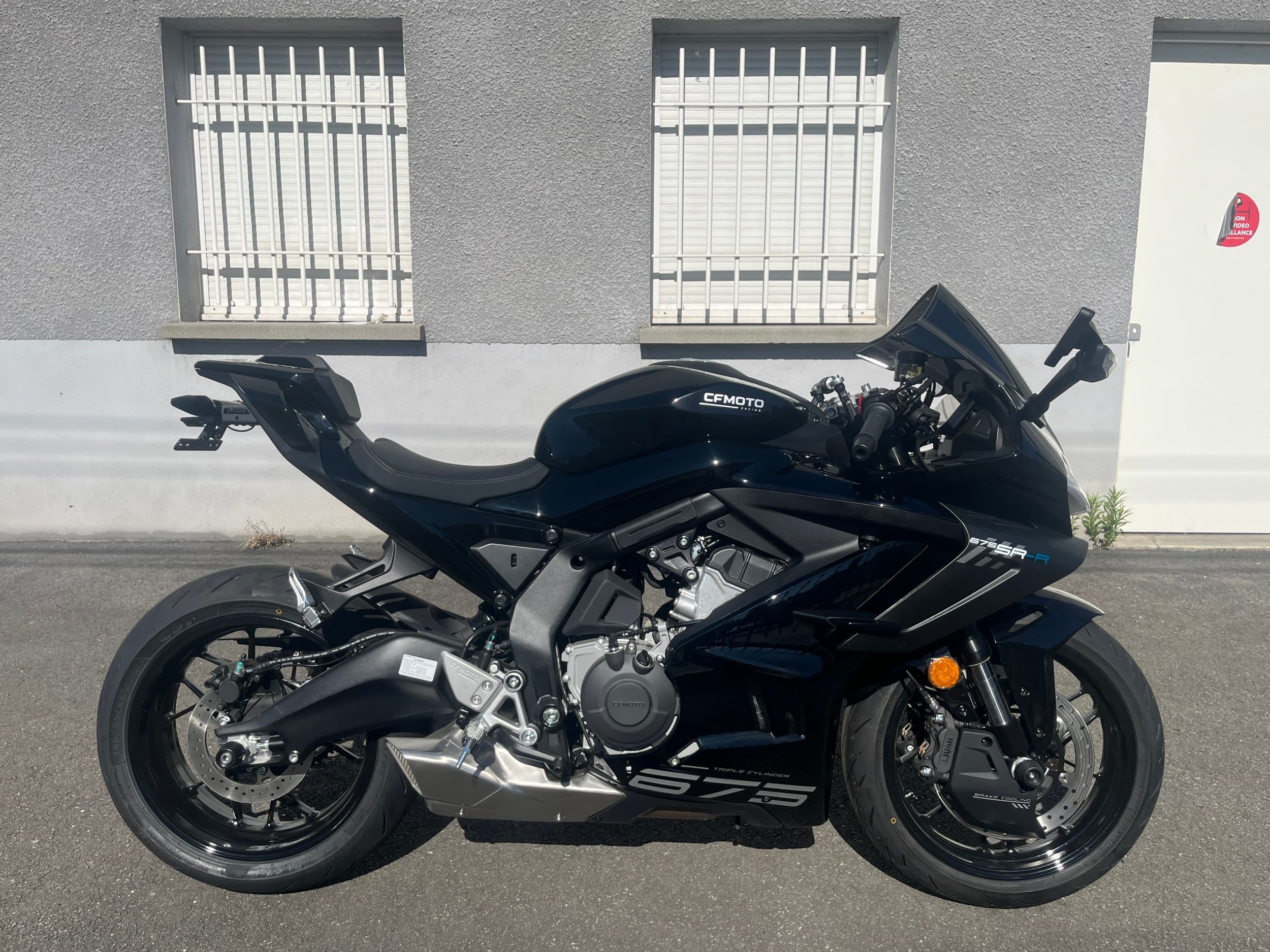 CFMOTO 675SR-R 2026 neuve — L'Atelier des Motards, Villefranche-sur-Saône — vue 2