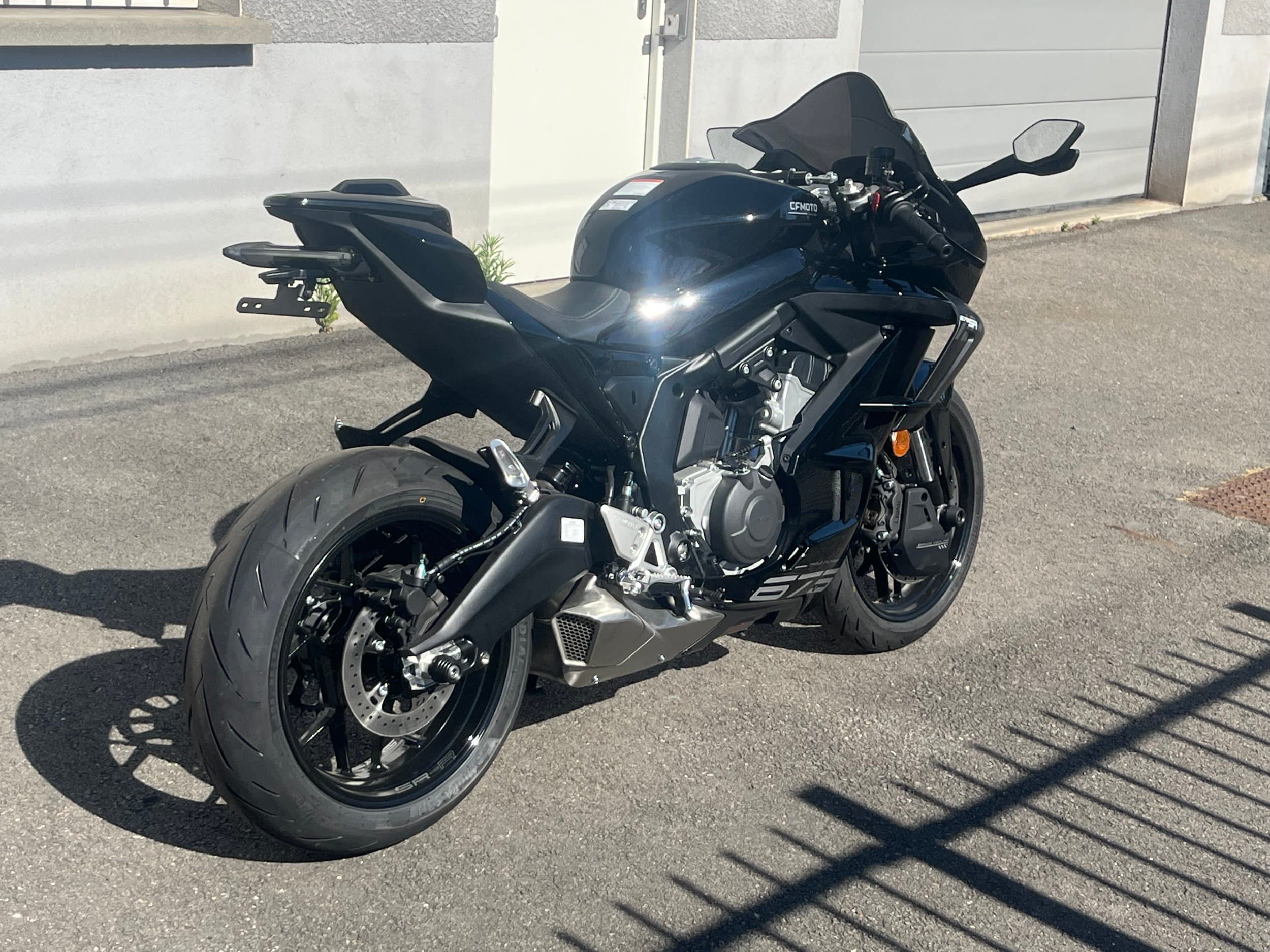 CFMOTO 675SR-R 2026 neuve — L'Atelier des Motards, Villefranche-sur-Saône — vue 3