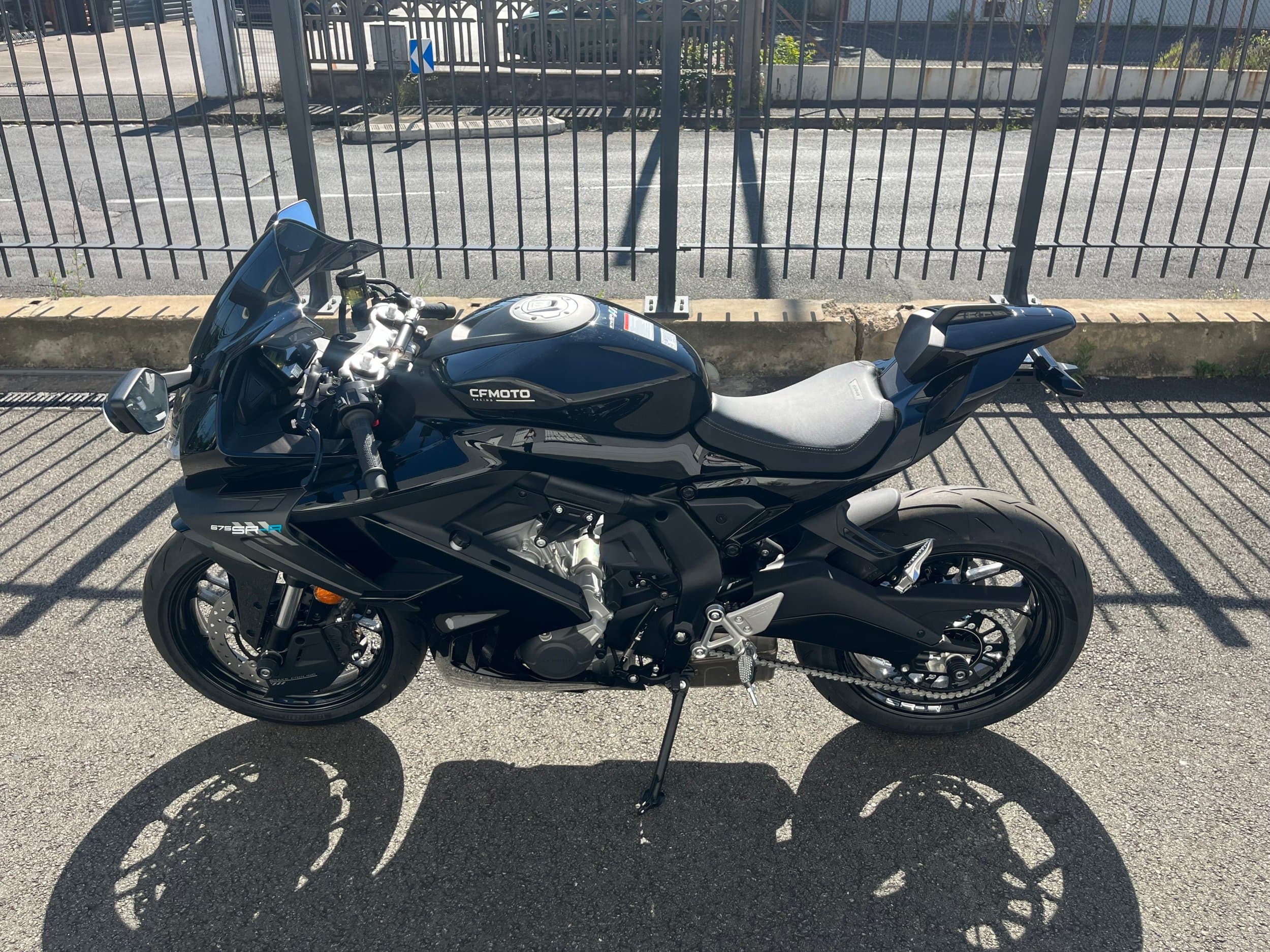 CFMOTO 675SR-R 2026 neuve — L'Atelier des Motards, Villefranche-sur-Saône — vue 4
