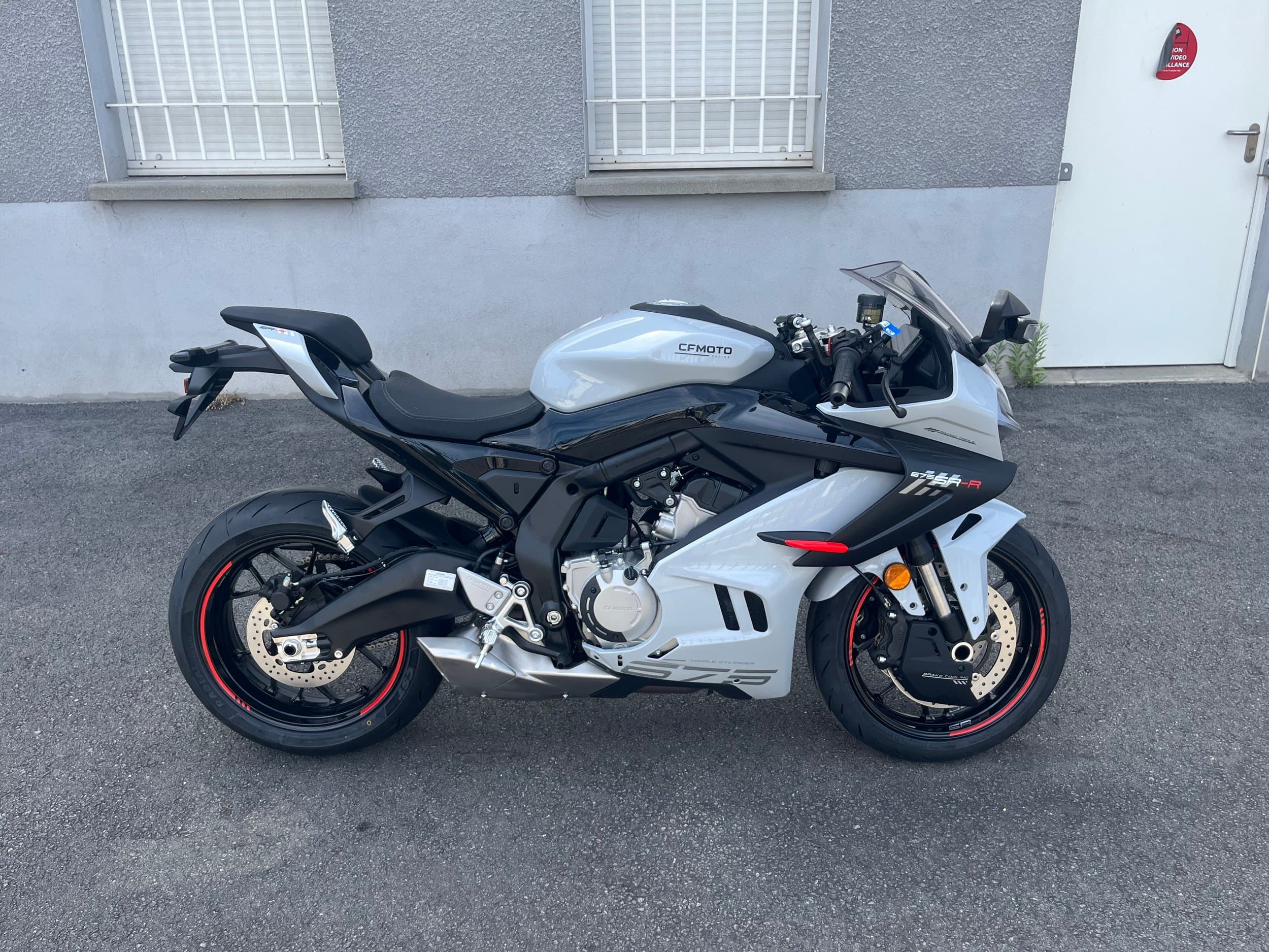 CFMOTO 675SR-R 2026 neuve — L'Atelier des Motards, Villefranche-sur-Saône — vue 2