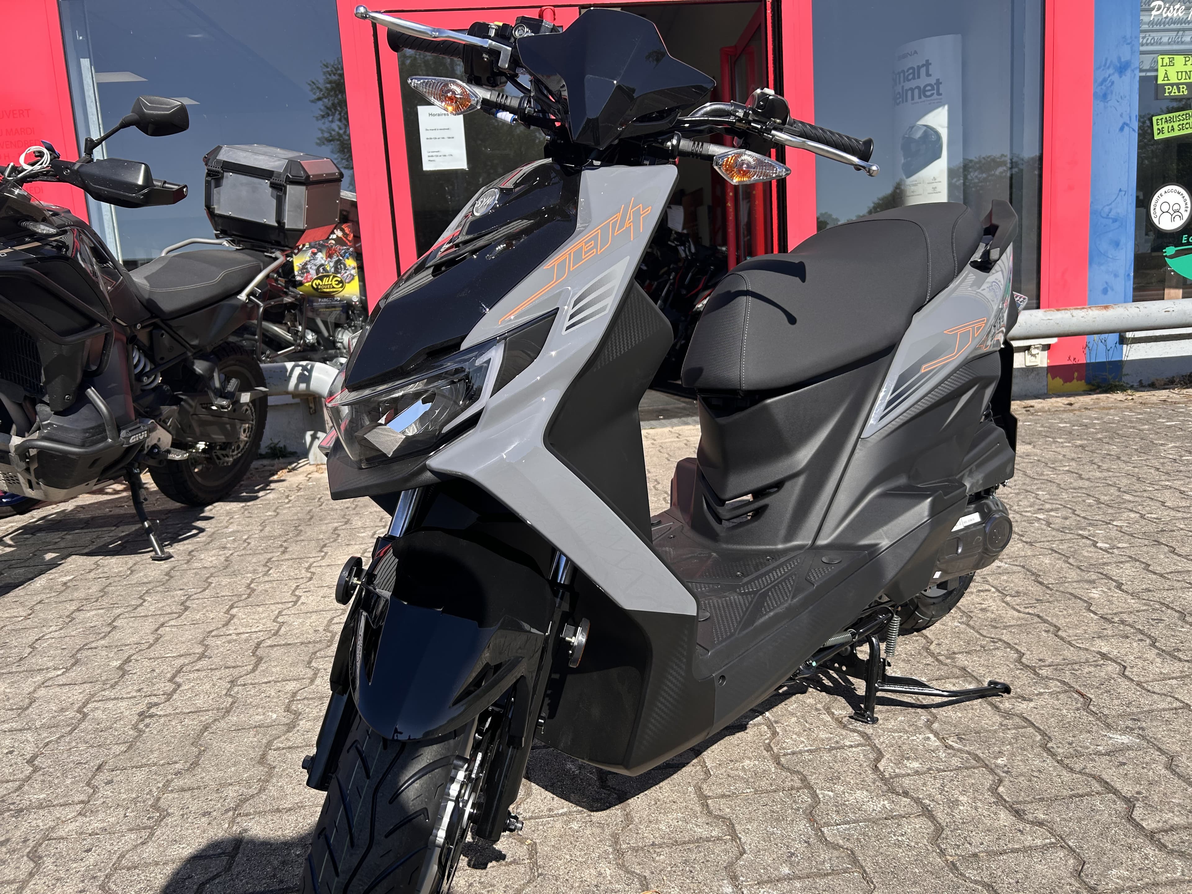 SYM SYM JET 4 RX – NEUF / GARANTIE 3 ANS / FAIBLE KM 1 KM 2026 neuve — L'Atelier des Motards, Belleville-en-Beaujolais — vue 3