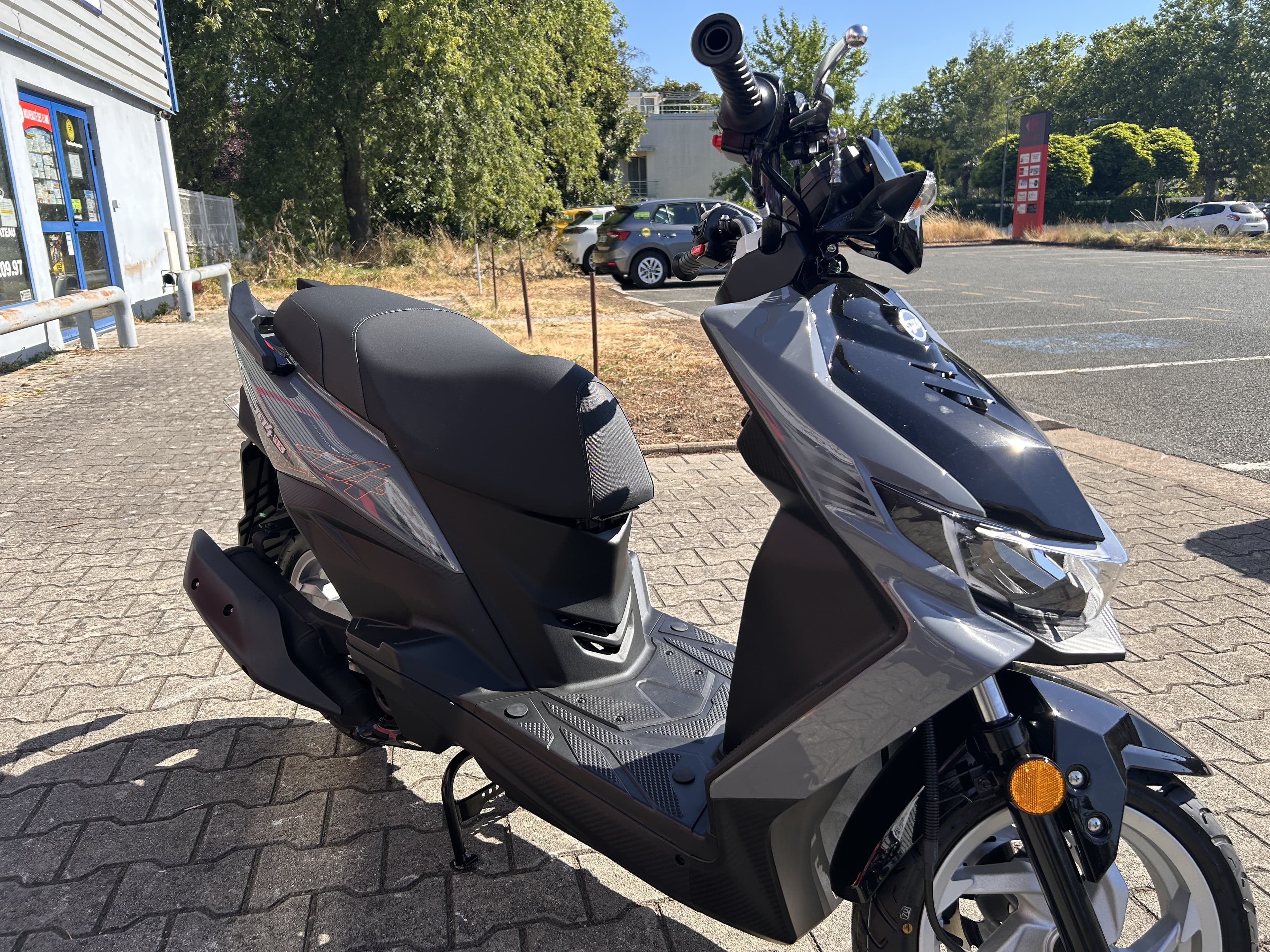 SYM SYM JET 4 RX – NEUF / GARANTIE 3 ANS / FAIBLE KM 1 KM 2026 neuve — L'Atelier des Motards, Belleville-en-Beaujolais — vue 4