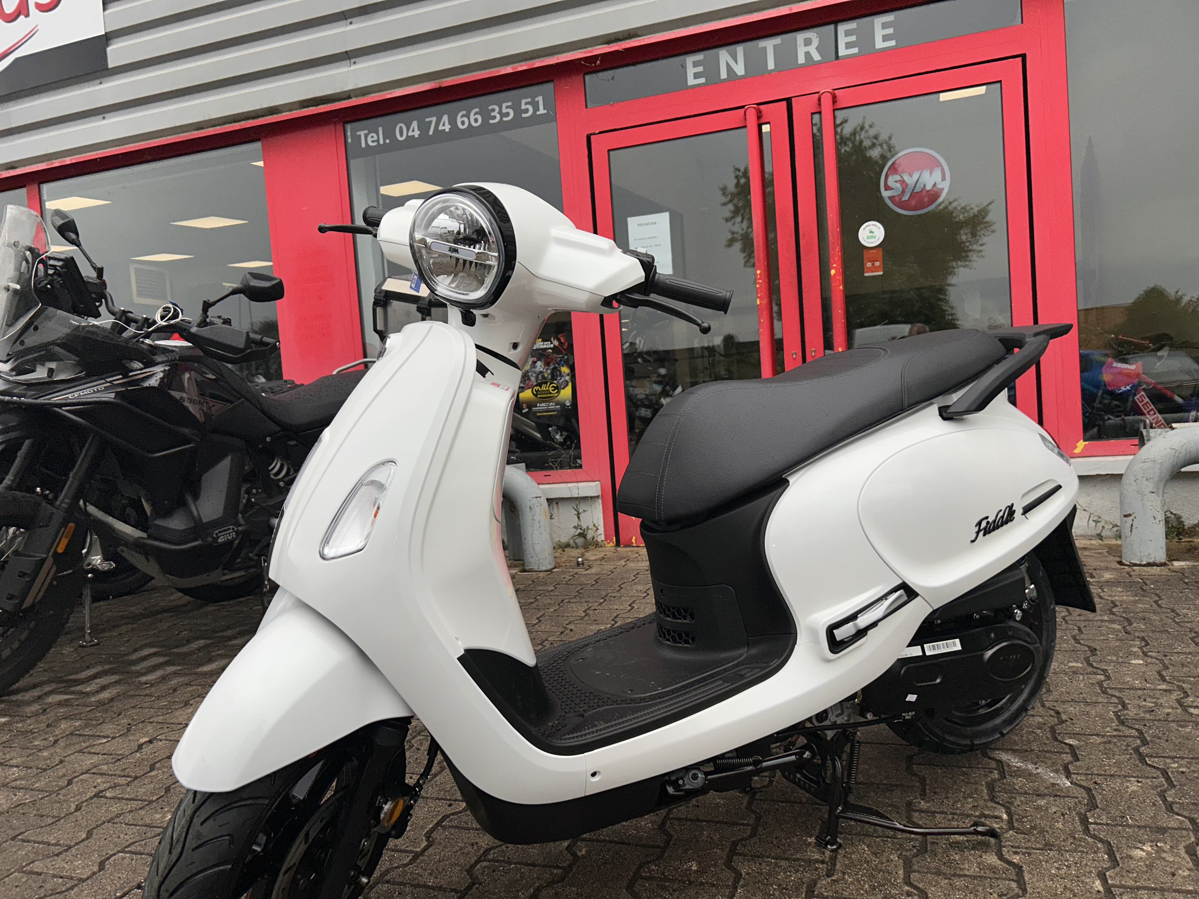 SYM 😉 SYM Fiddle 50 4T Injection – Comme neuf, seulement 1 km ! 😉 2026 neuve — L'Atelier des Motards, Belleville-en-Beaujolais — vue 3