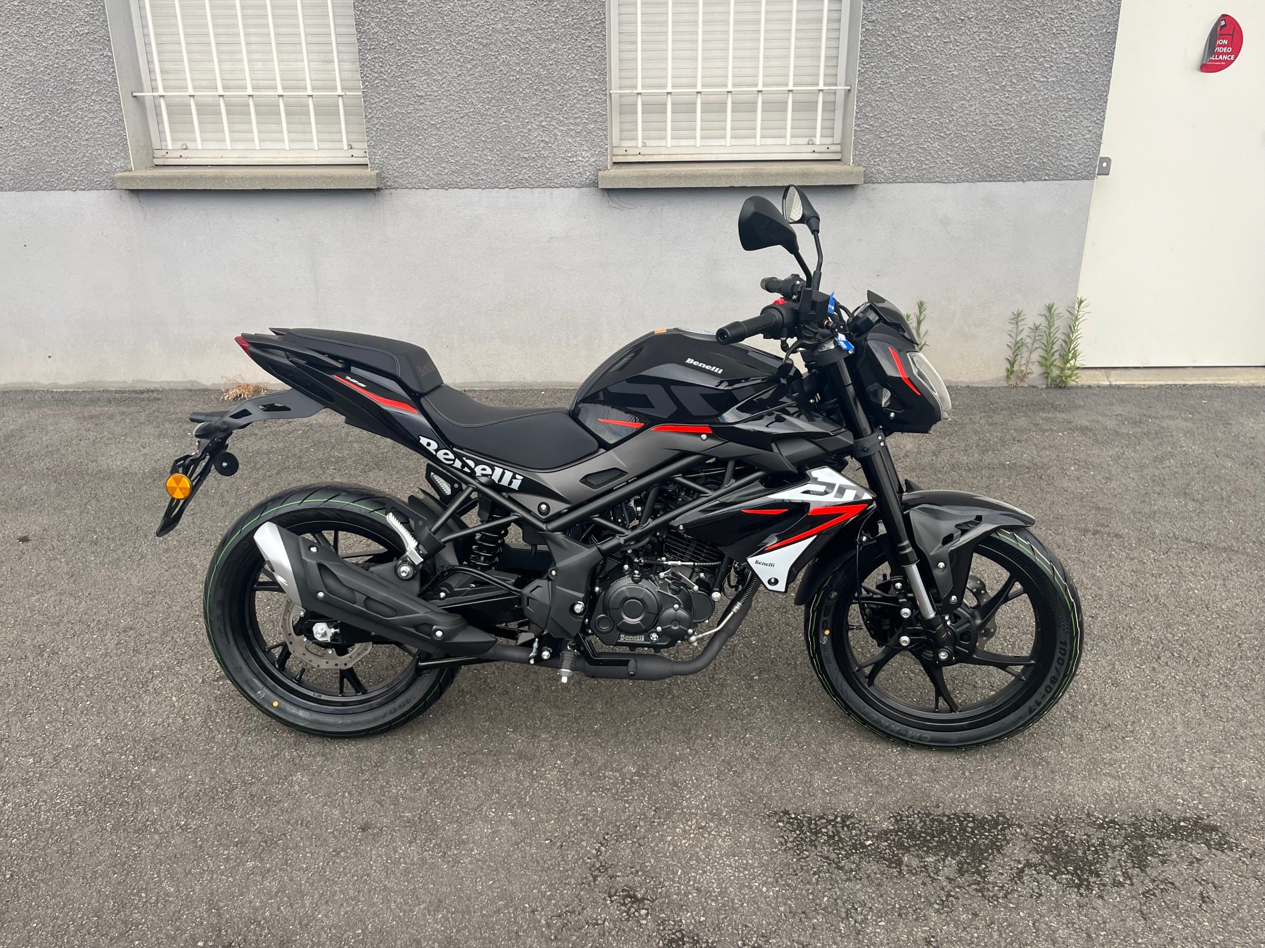 Benelli BN125 2026 neuve — L'Atelier des Motards, Villefranche-sur-Saône — vue 2