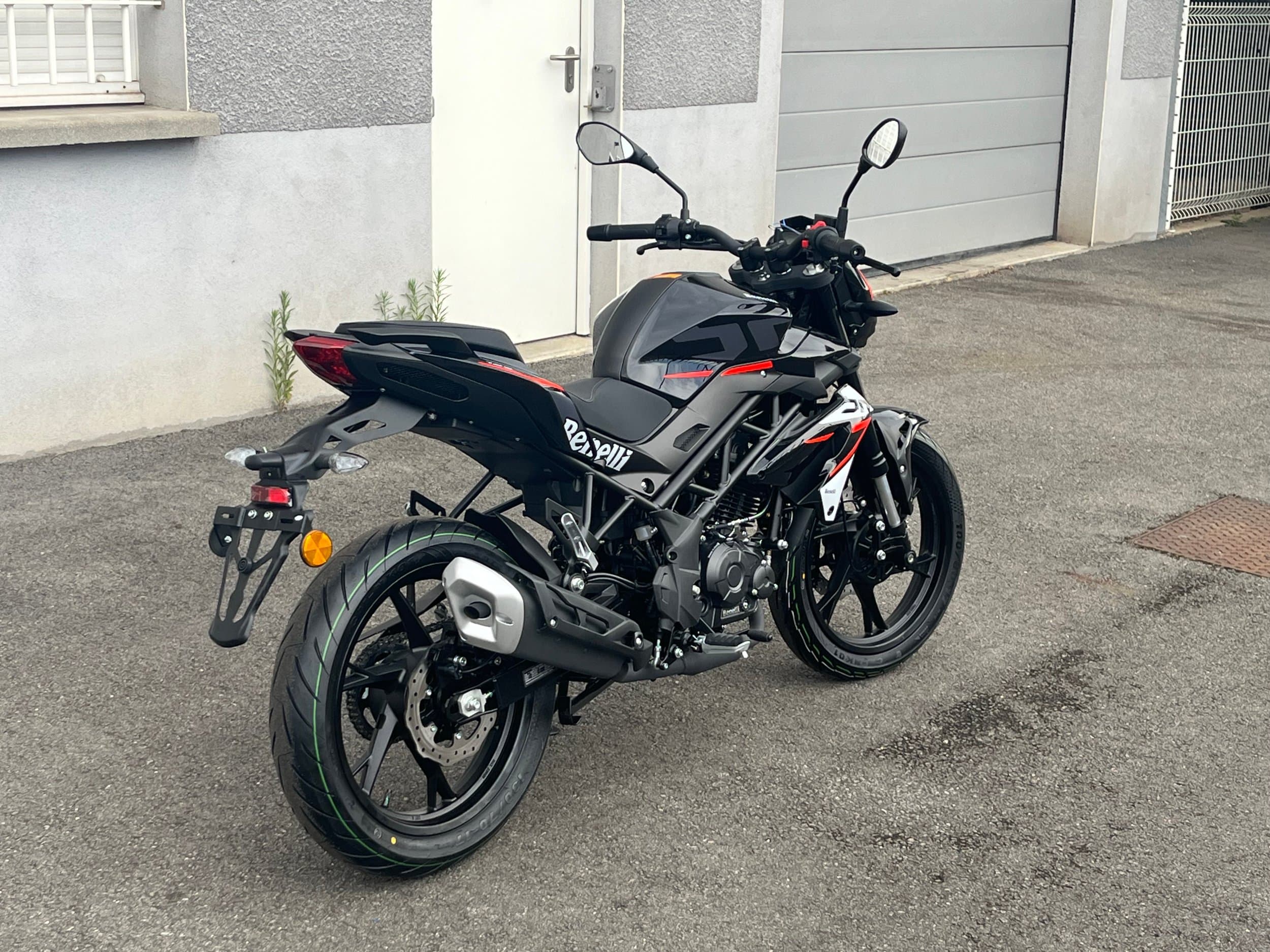 Benelli BN125 2026 neuve — L'Atelier des Motards, Villefranche-sur-Saône — vue 3