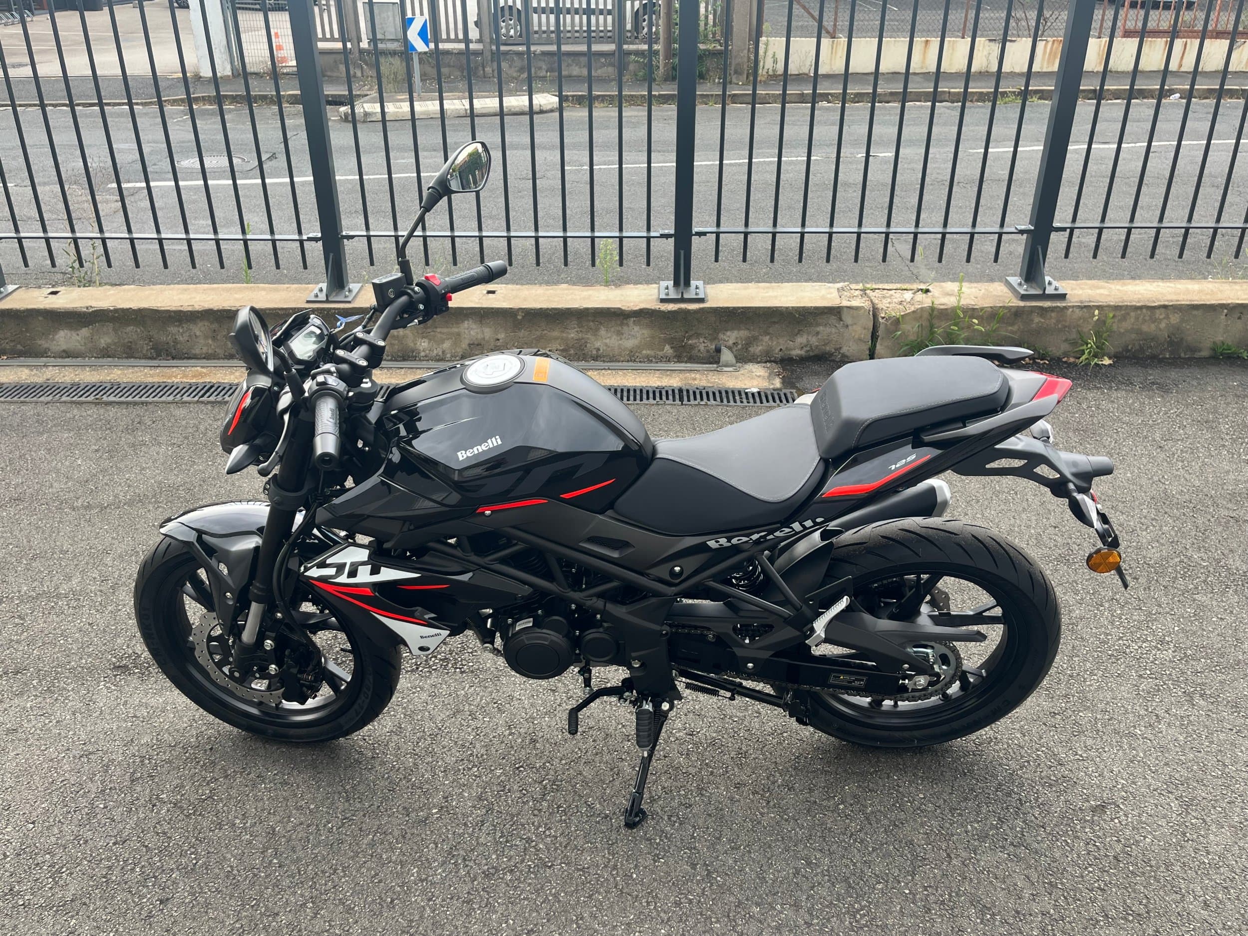 Benelli BN125 2026 neuve — L'Atelier des Motards, Villefranche-sur-Saône — vue 4