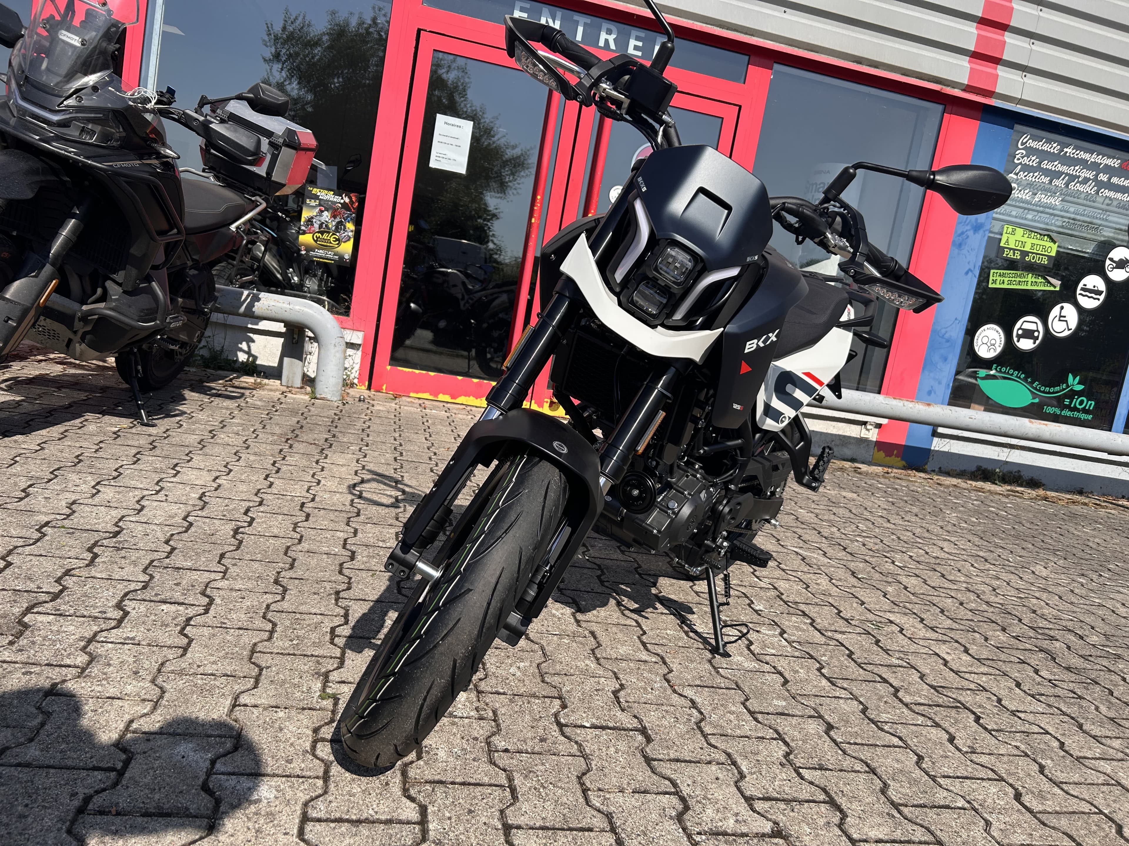 Benelli 😉 **BENELLI BKX 125 S 2026 – NEUVE, GARANTIE CONSTRUCTEUR** 😉 2026 neuve — L'Atelier des Motards, Belleville-en-Beaujolais — vue 3