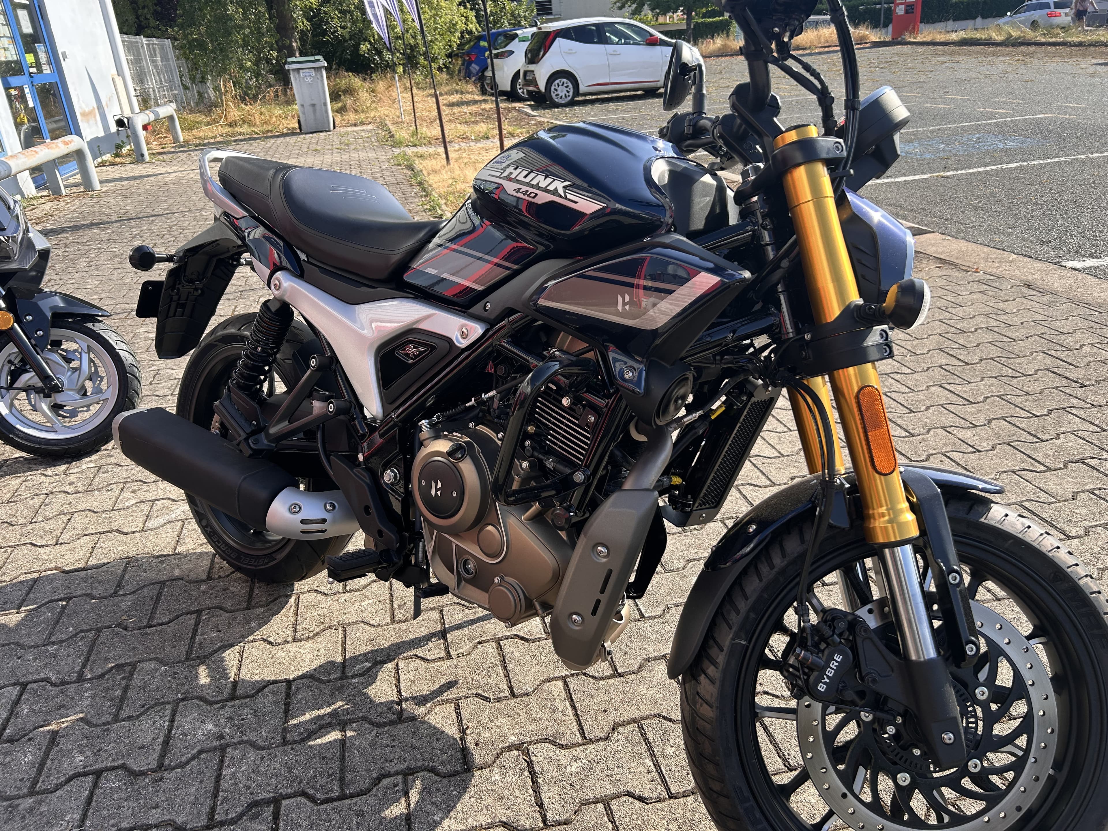 Hero 😉 **HERO HUNK 440 – NEUVE 2026 – 1 KM – GARANTIE CONSTRUCTEUR** 😉 2026 neuve — L'Atelier des Motards, Belleville-en-Beaujolais — vue 4