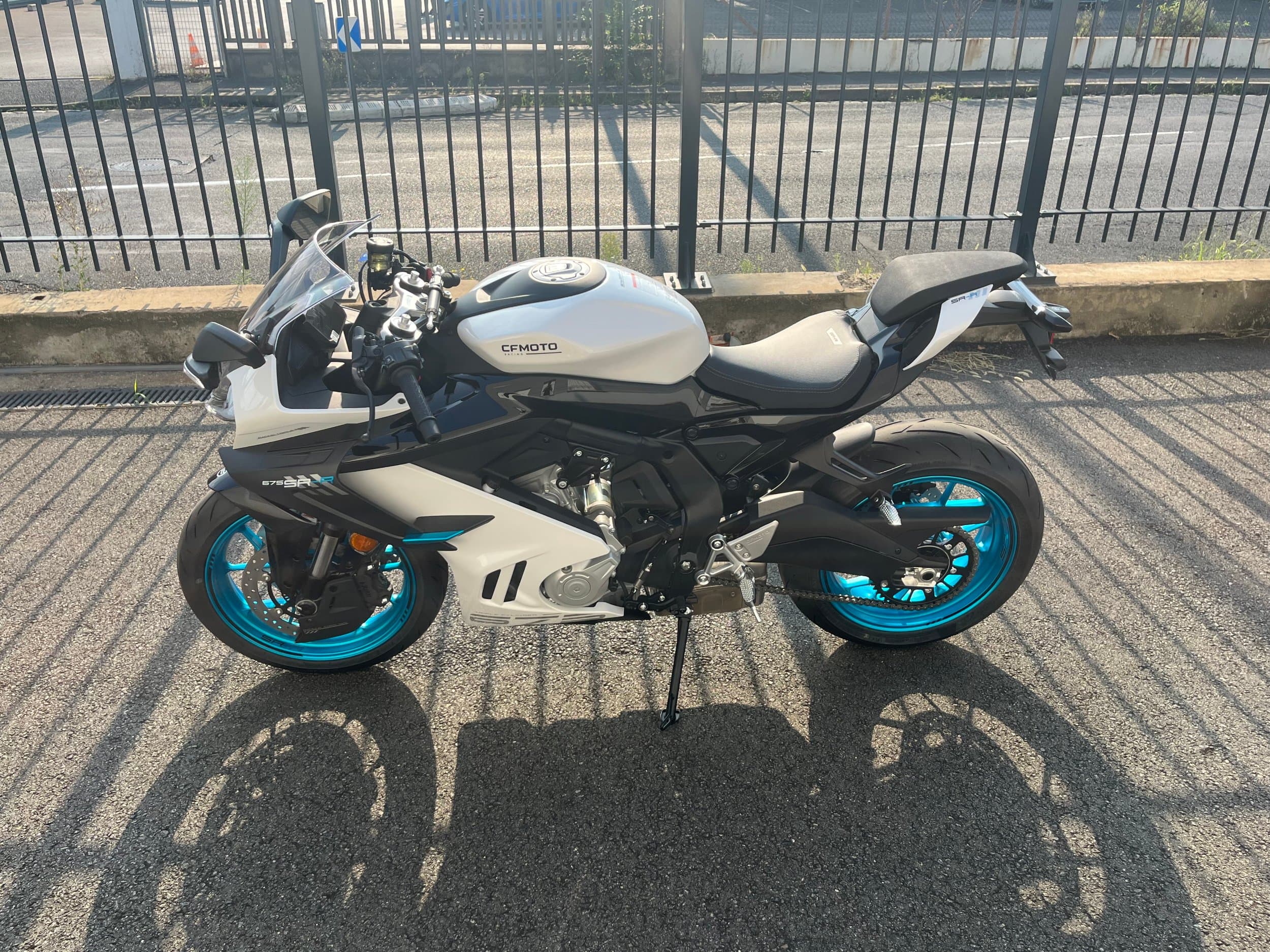 CFMOTO 675SR-R 2026 neuve — L'Atelier des Motards, Villefranche-sur-Saône — vue 4