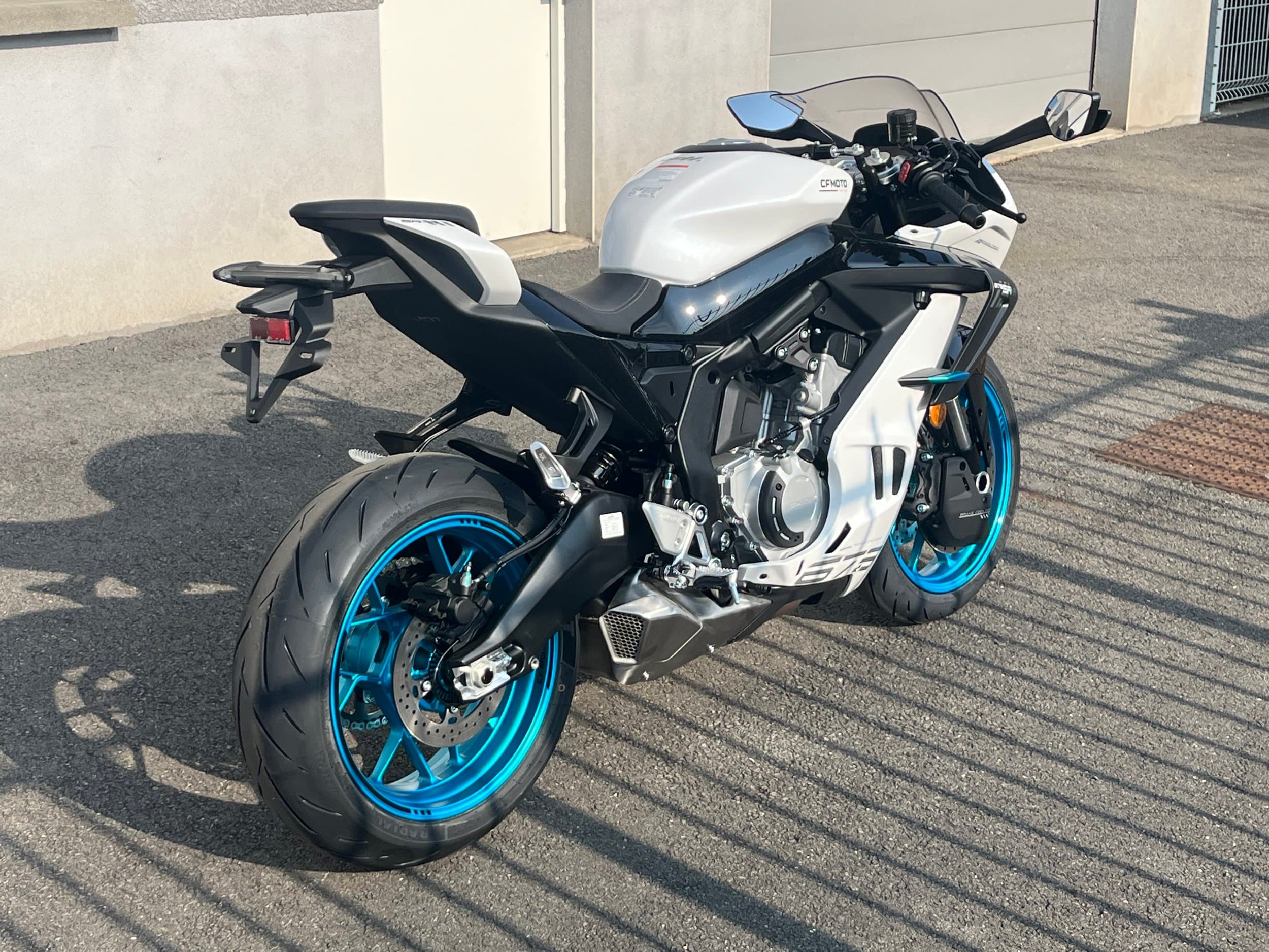 CFMOTO 675SR-R 2026 neuve — L'Atelier des Motards, Villefranche-sur-Saône — vue 3