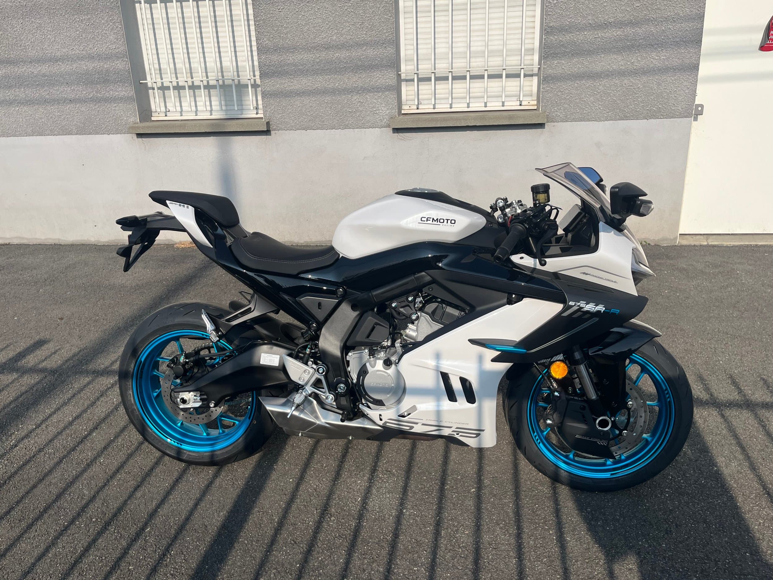 CFMOTO 675SR-R 2026 neuve — L'Atelier des Motards, Villefranche-sur-Saône — vue 2
