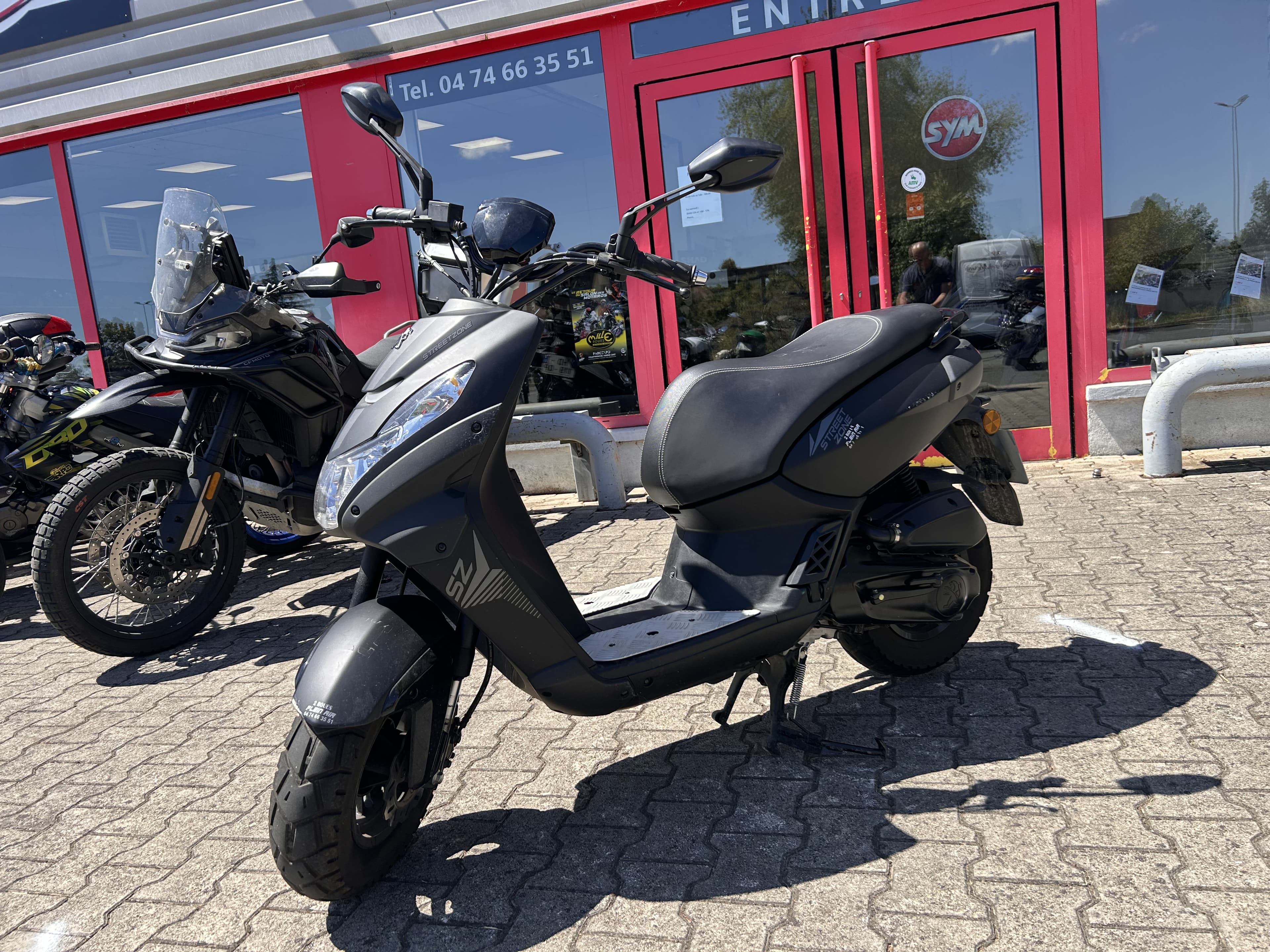 peugeot 😉 PEUGEOT -STREET ZONE 4T – PREMIERE MAIN- ÉTAT CORRECT/ GARANTIE / FAIBLE KM-6240KMS 😉 2023 d'occasion — L'Atelier des Motards, Belleville-en-Beaujolais — vue 2