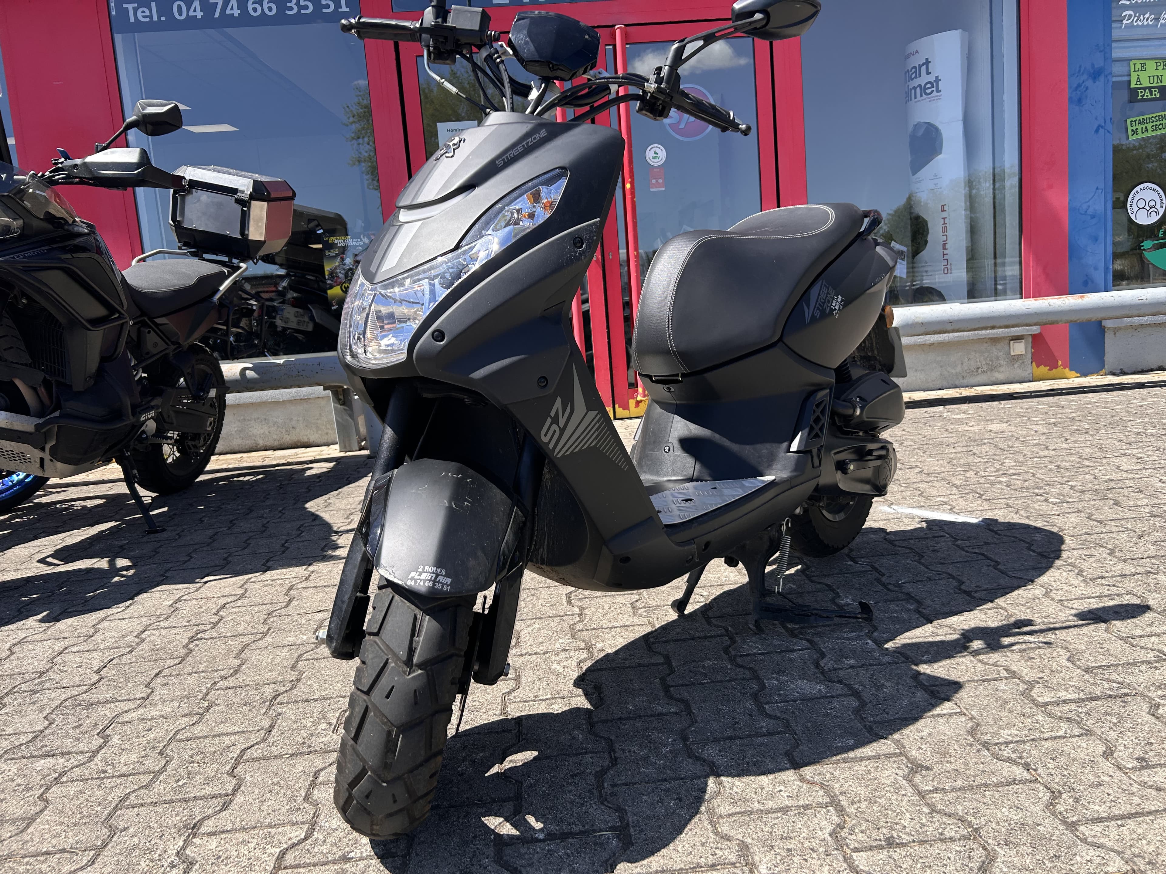 peugeot 😉 PEUGEOT -STREET ZONE 4T – PREMIERE MAIN- ÉTAT CORRECT/ GARANTIE / FAIBLE KM-6240KMS 😉 2023 d'occasion — L'Atelier des Motards, Belleville-en-Beaujolais — vue 5