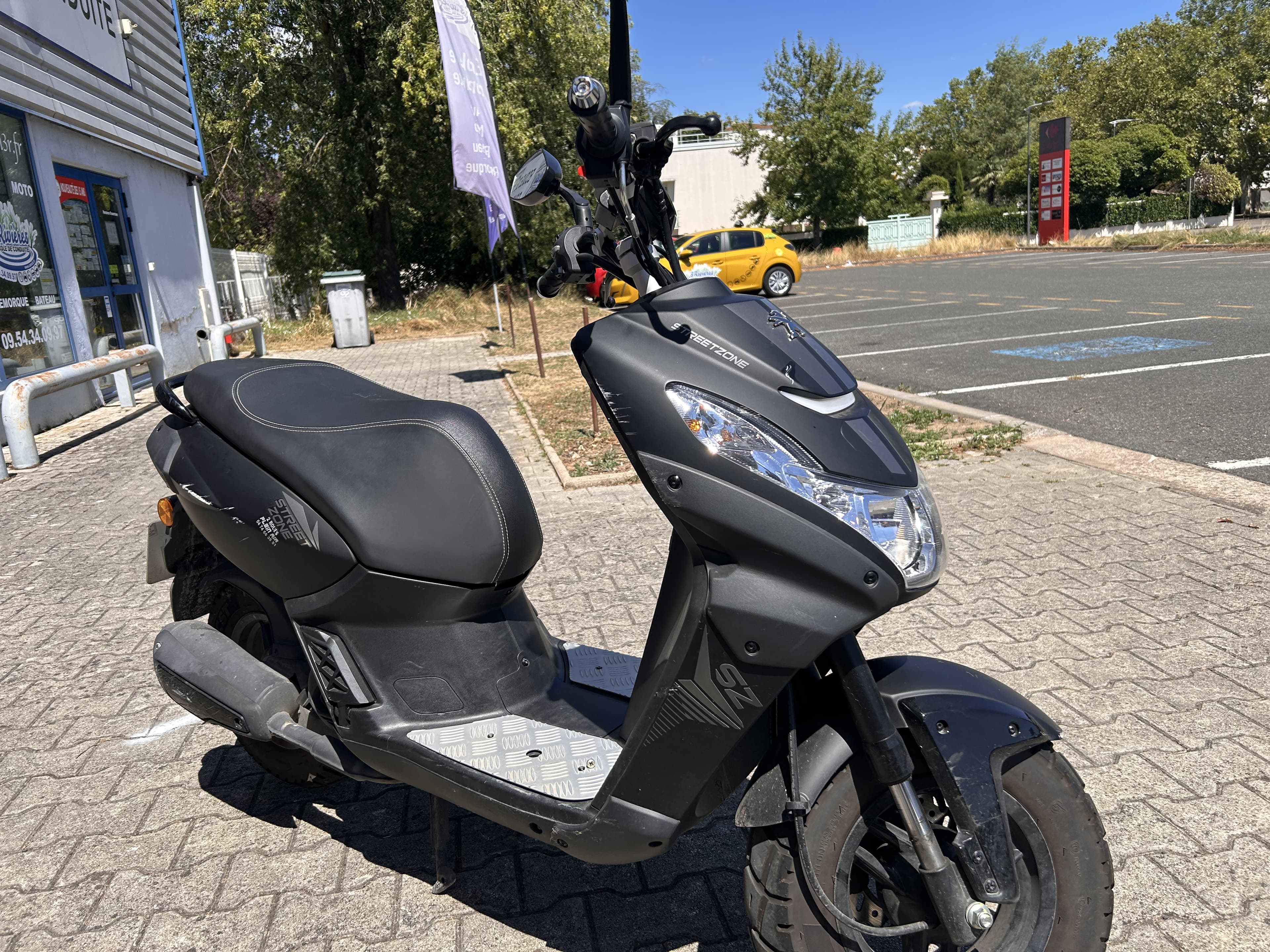 peugeot 😉 PEUGEOT -STREET ZONE 4T – PREMIERE MAIN- ÉTAT CORRECT/ GARANTIE / FAIBLE KM-6240KMS 😉 2023 d'occasion — L'Atelier des Motards, Belleville-en-Beaujolais — vue 3