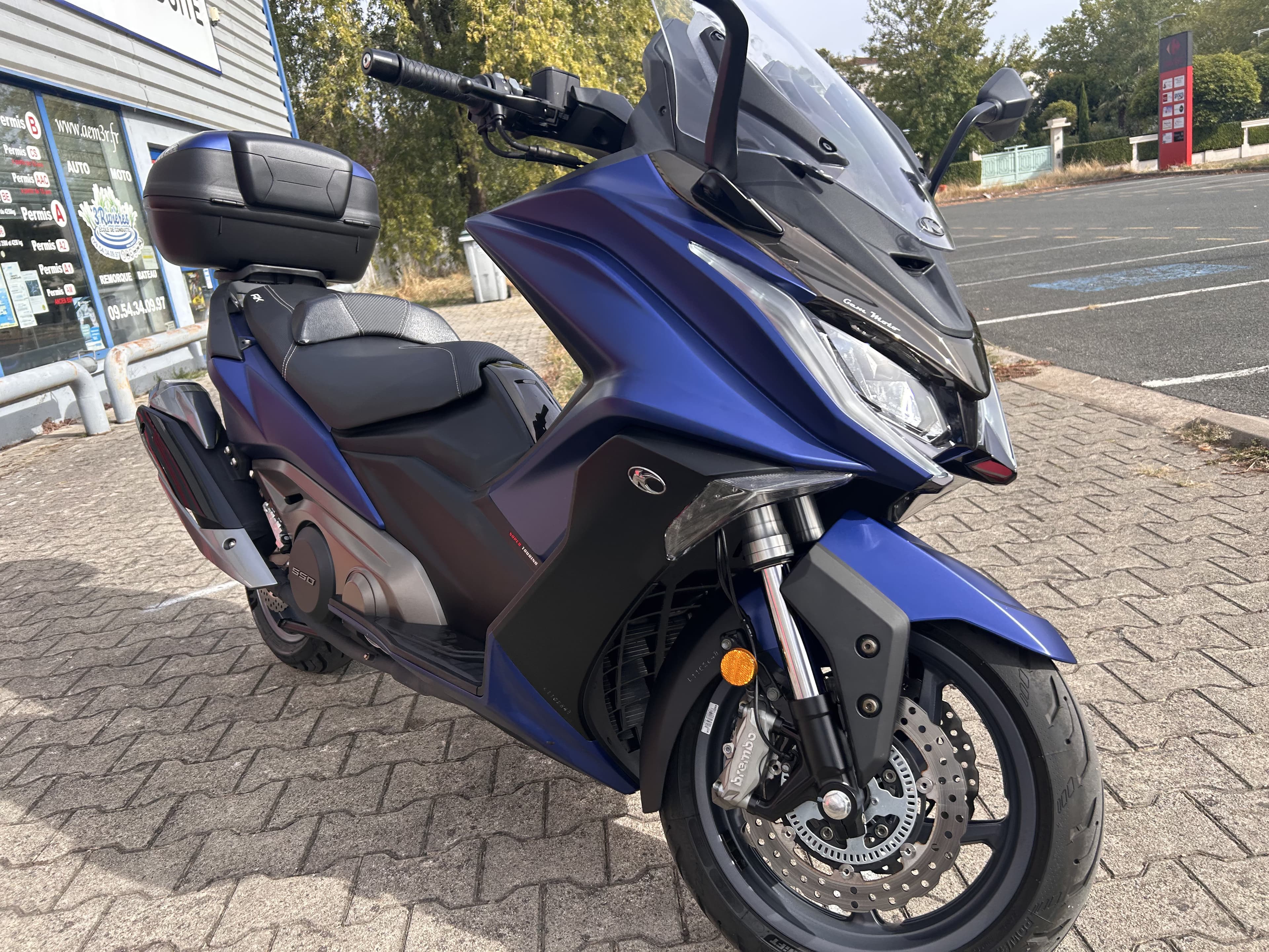 KYMCO AK 550 – VERSION TOURING – BLEU MAT – 10 160 KM – GARANTIE 3 MOIS 2021 d'occasion — L'Atelier des Motards, Belleville-en-Beaujolais — vue 5