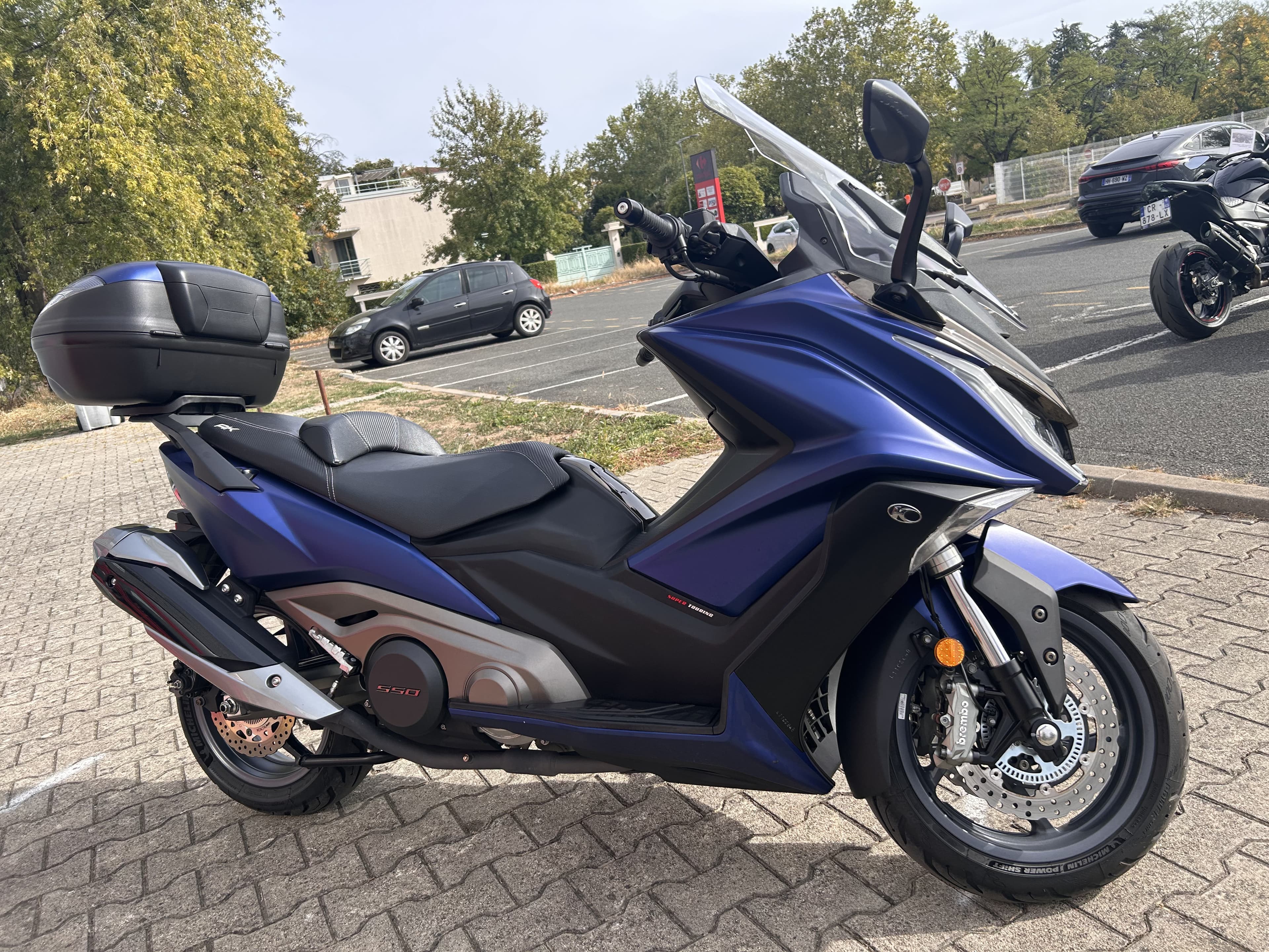 KYMCO AK 550 – VERSION TOURING – BLEU MAT – 10 160 KM – GARANTIE 3 MOIS 2021 d'occasion — L'Atelier des Motards, Belleville-en-Beaujolais — vue 6