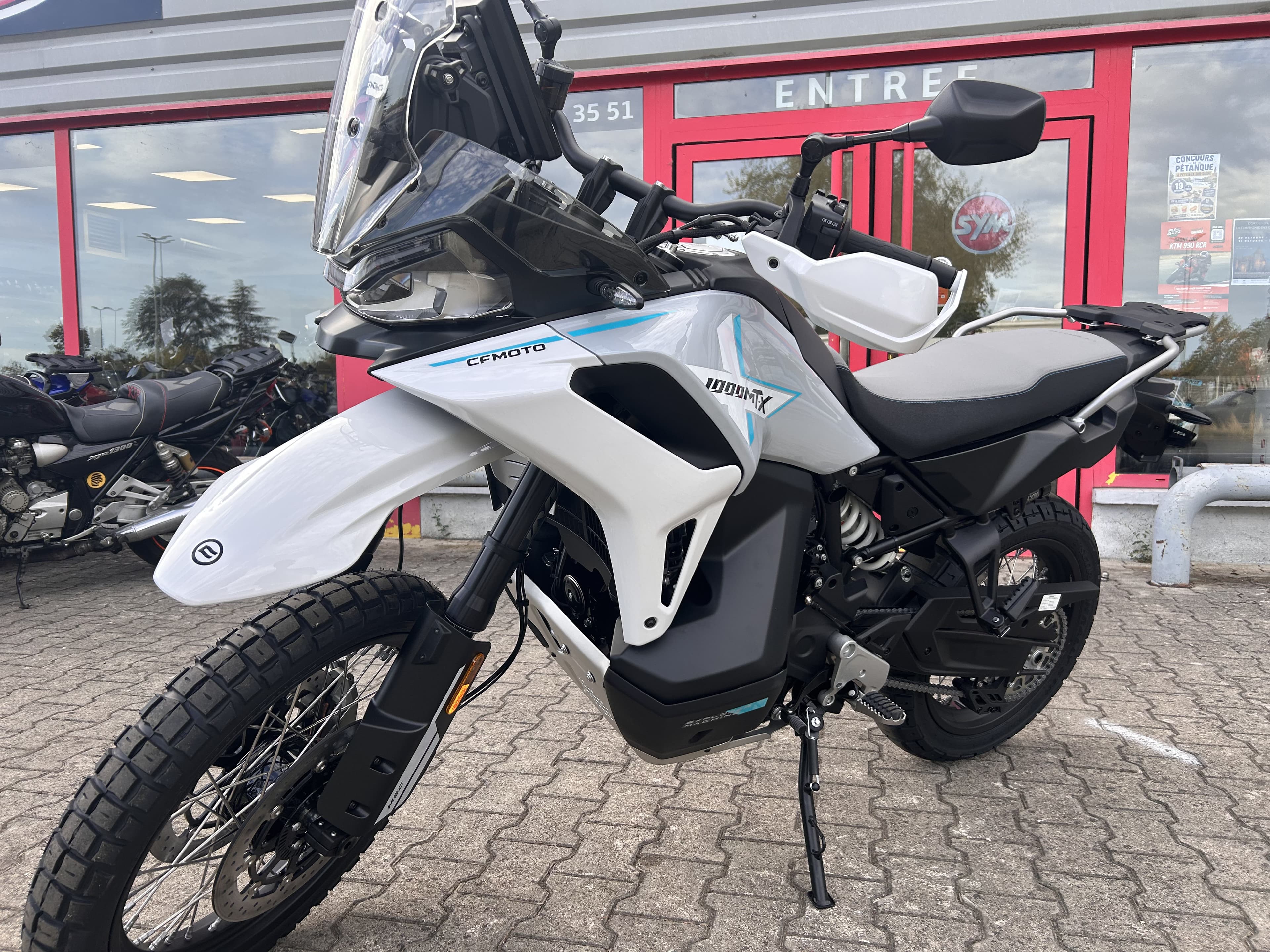 CFMOTO CFMOTO 1000 MT-X – BLANCHE & BLEUE – 369 KM – GARANTIE CONSTRUCTEUR 5 ANS 2026 d'occasion — L'Atelier des Motards, Belleville-en-Beaujolais — vue 2