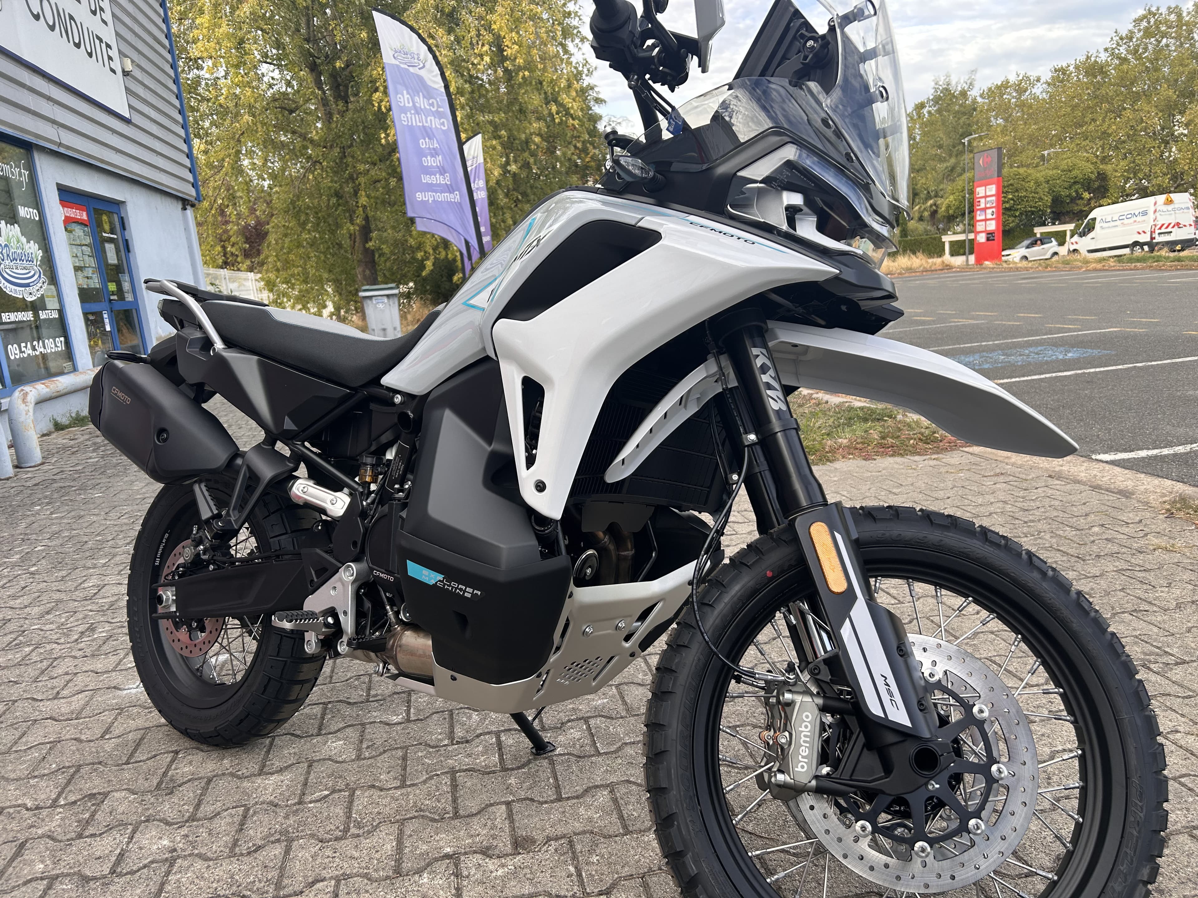 CFMOTO CFMOTO 1000 MT-X – BLANCHE & BLEUE – 369 KM – GARANTIE CONSTRUCTEUR 5 ANS 2026 d'occasion — L'Atelier des Motards, Belleville-en-Beaujolais — vue 4