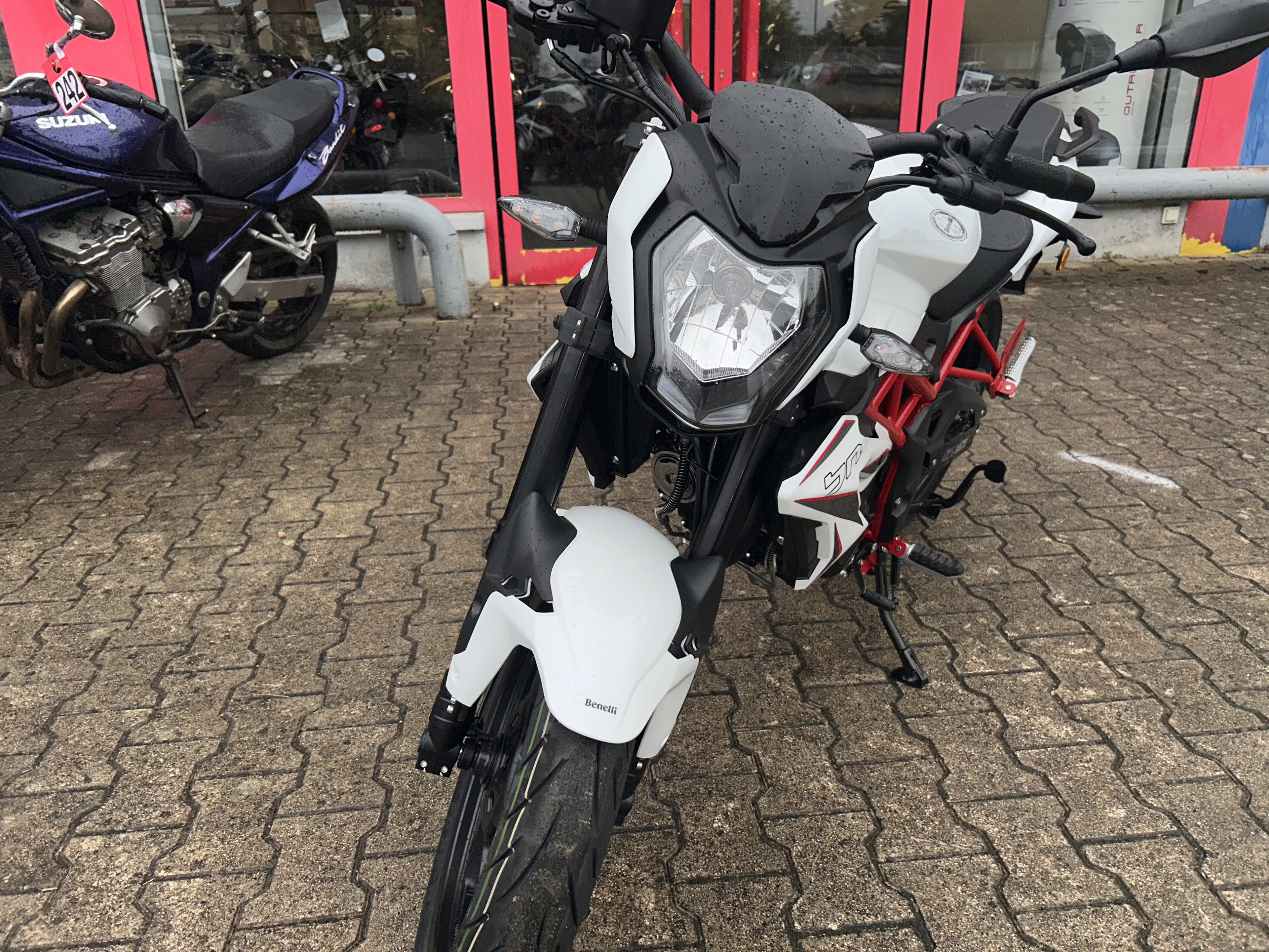 Benelli BENELLI BN 125 – MILLÉSIME 2026 – NEUVE – GARANTIE CONSTRUCTEUR 3 ANS – 2 999 € 2026 neuve — L'Atelier des Motards, Belleville-en-Beaujolais — vue 2