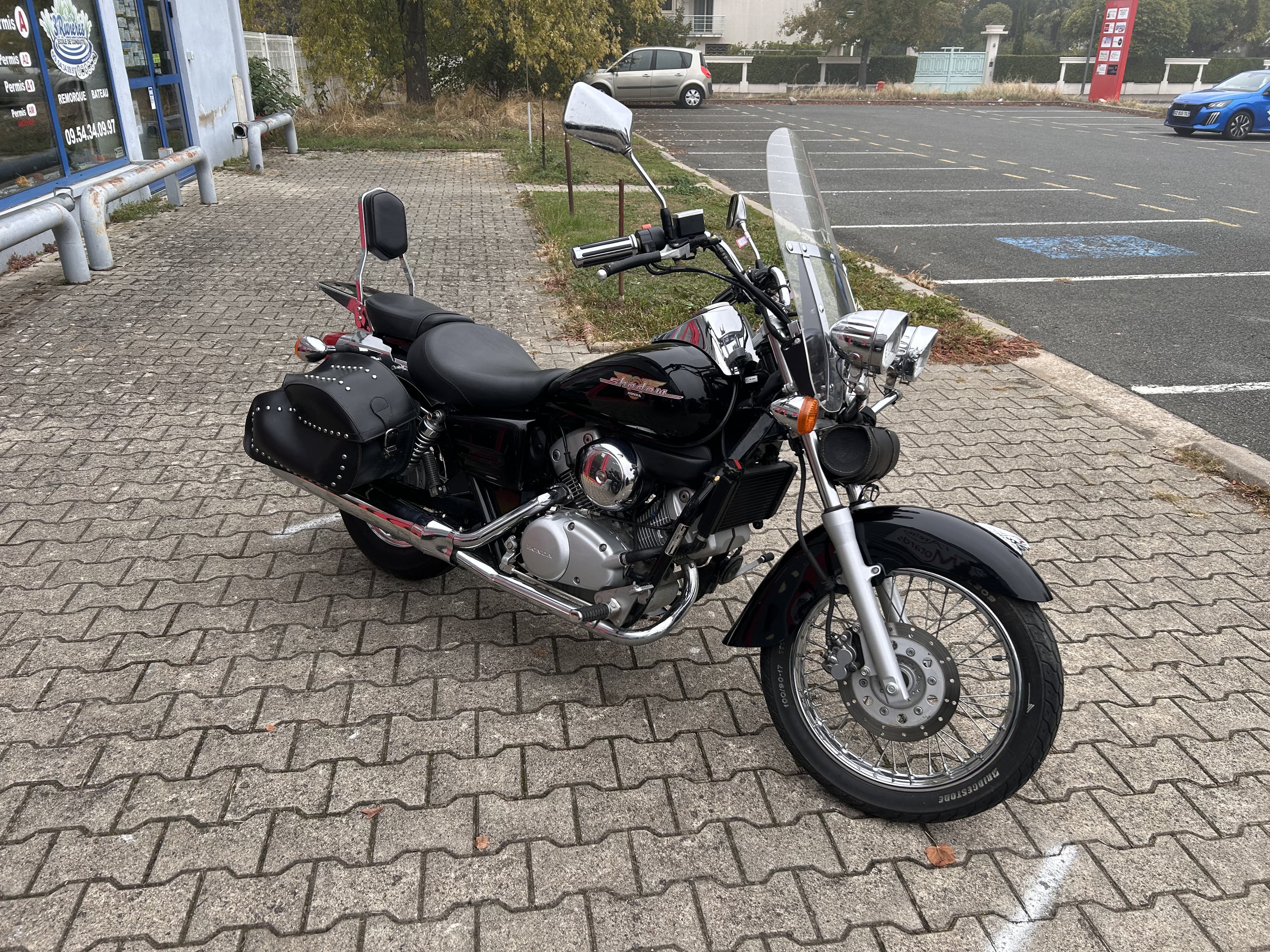 Honda Honda vt 125 shadow – 2000 – 13 900 km – révision complète effectuée – garantie 3 mois 2000 d'occasion — L'Atelier des Motards, Belleville-en-Beaujolais — vue 3