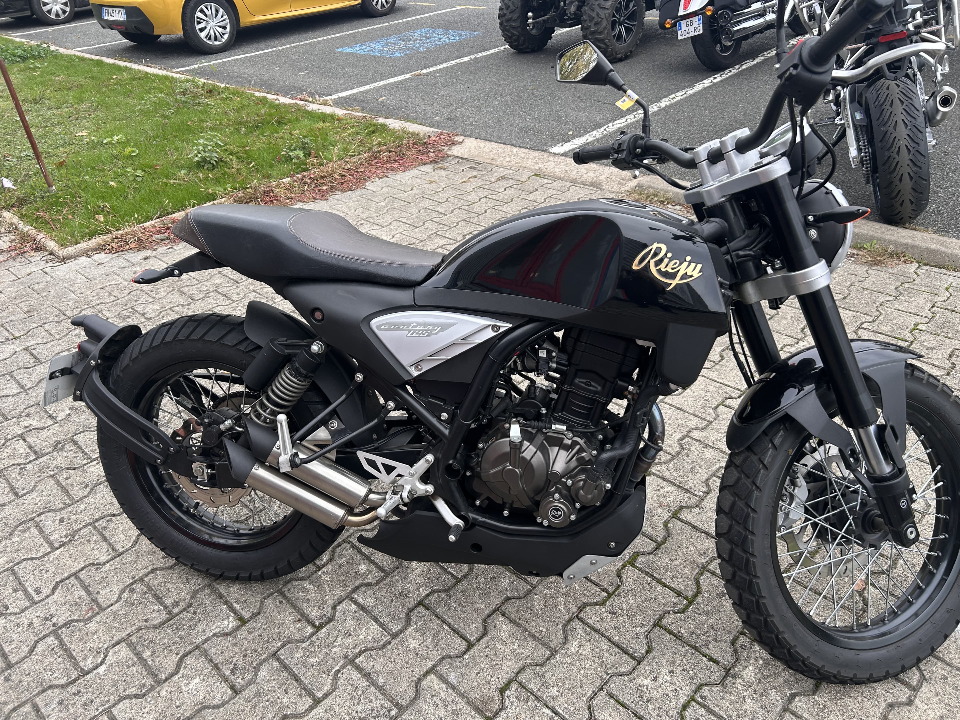 Rieju CENTURY 125 – 6 580 KM – 1ÈRE MAIN – GARANTIE – 1 690 € 2023 d'occasion — L'Atelier des Motards, Belleville-en-Beaujolais — vue 2