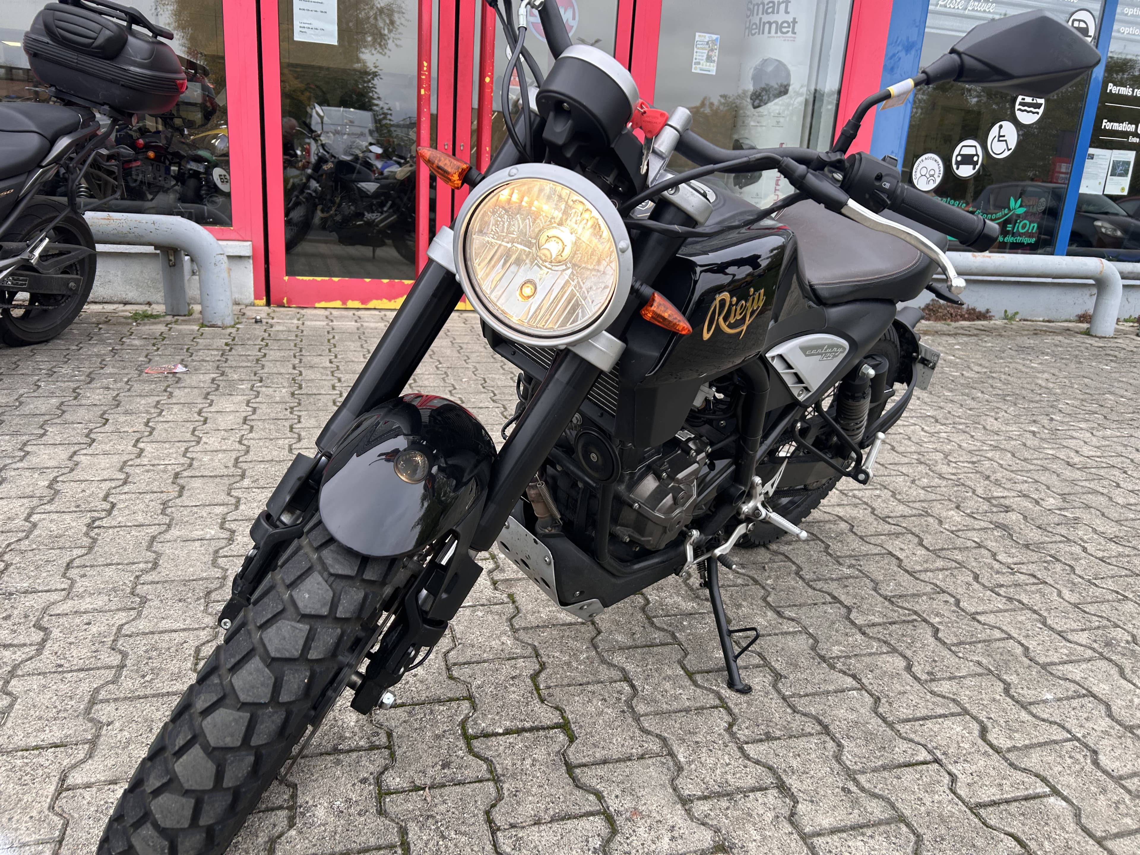 Rieju CENTURY 125 – 6 580 KM – 1ÈRE MAIN – GARANTIE – 1 690 € 2023 d'occasion — L'Atelier des Motards, Belleville-en-Beaujolais — vue 3