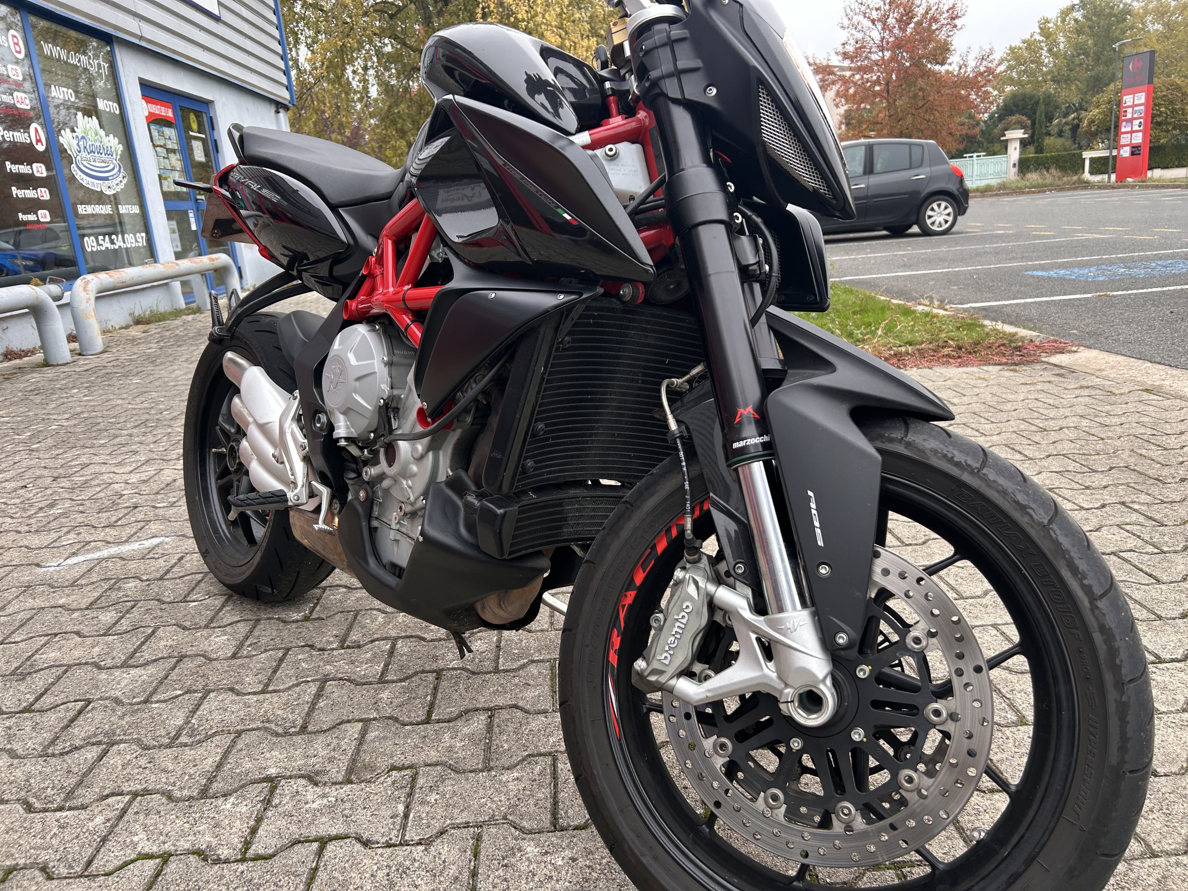 MV Agusta MV AGUSTA RIVALE 800 ABS – 125 CH – 2016 – 20 500 KM – 5 690 € 2016 d'occasion — L'Atelier des Motards, Belleville-en-Beaujolais — vue 3