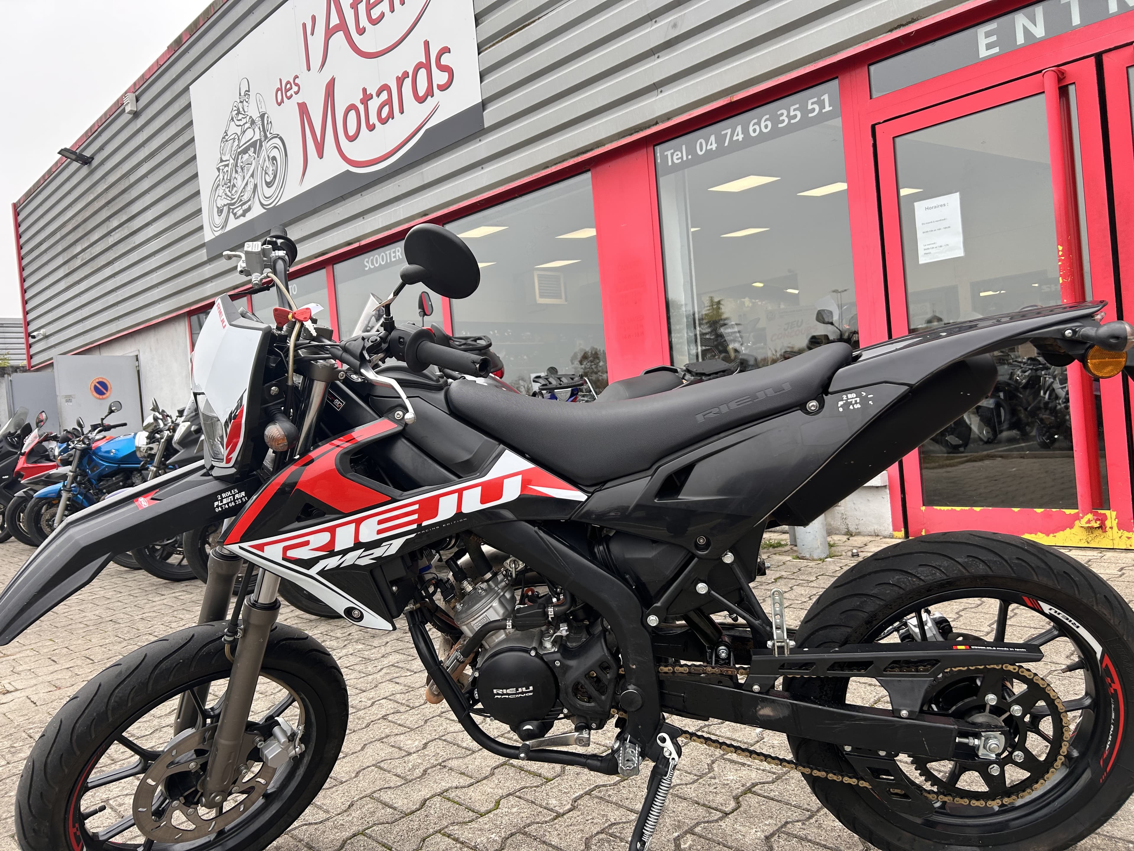 Rieju RIEJU MRT 50 SM – NOIR – PREMIÈRE MAIN – GARANTIE 3 MOIS 2022 d'occasion — L'Atelier des Motards, Belleville-en-Beaujolais