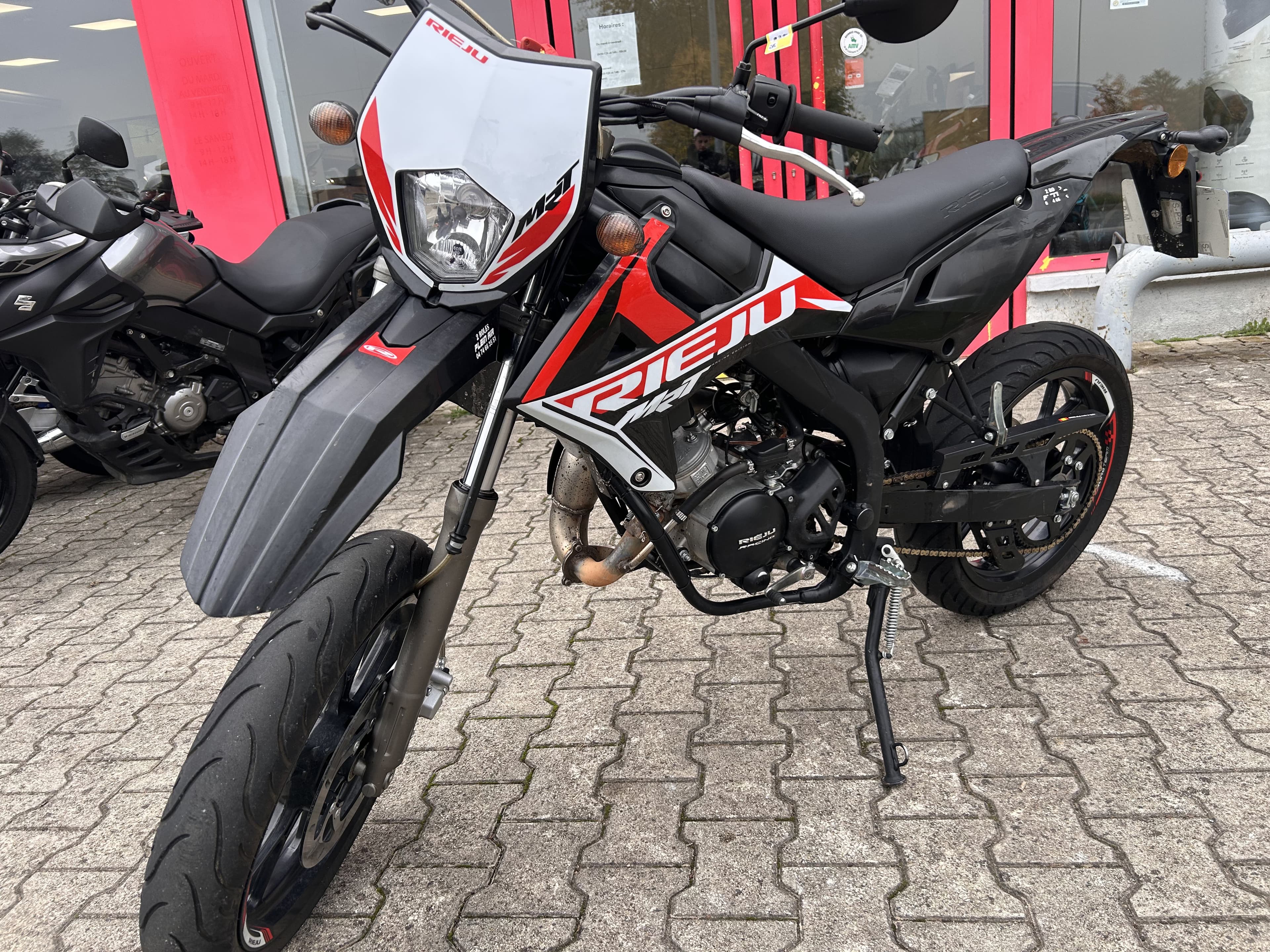 Rieju RIEJU MRT 50 SM – NOIR – PREMIÈRE MAIN – GARANTIE 3 MOIS 2022 d'occasion — L'Atelier des Motards, Belleville-en-Beaujolais — vue 2