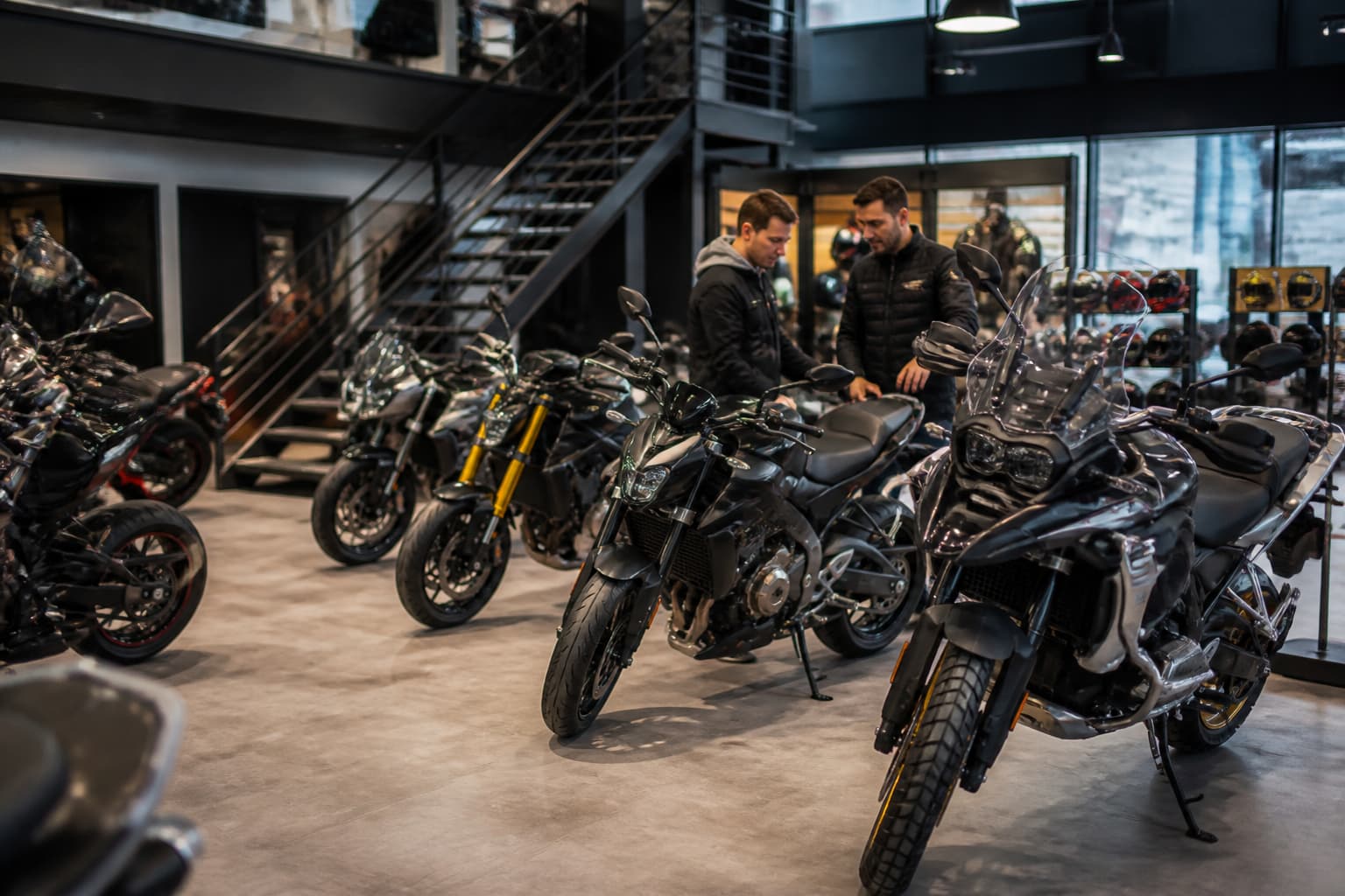 Illustration de CF Moto : quelle moto choisir chez l'Atelier des Motards en Beaujolais